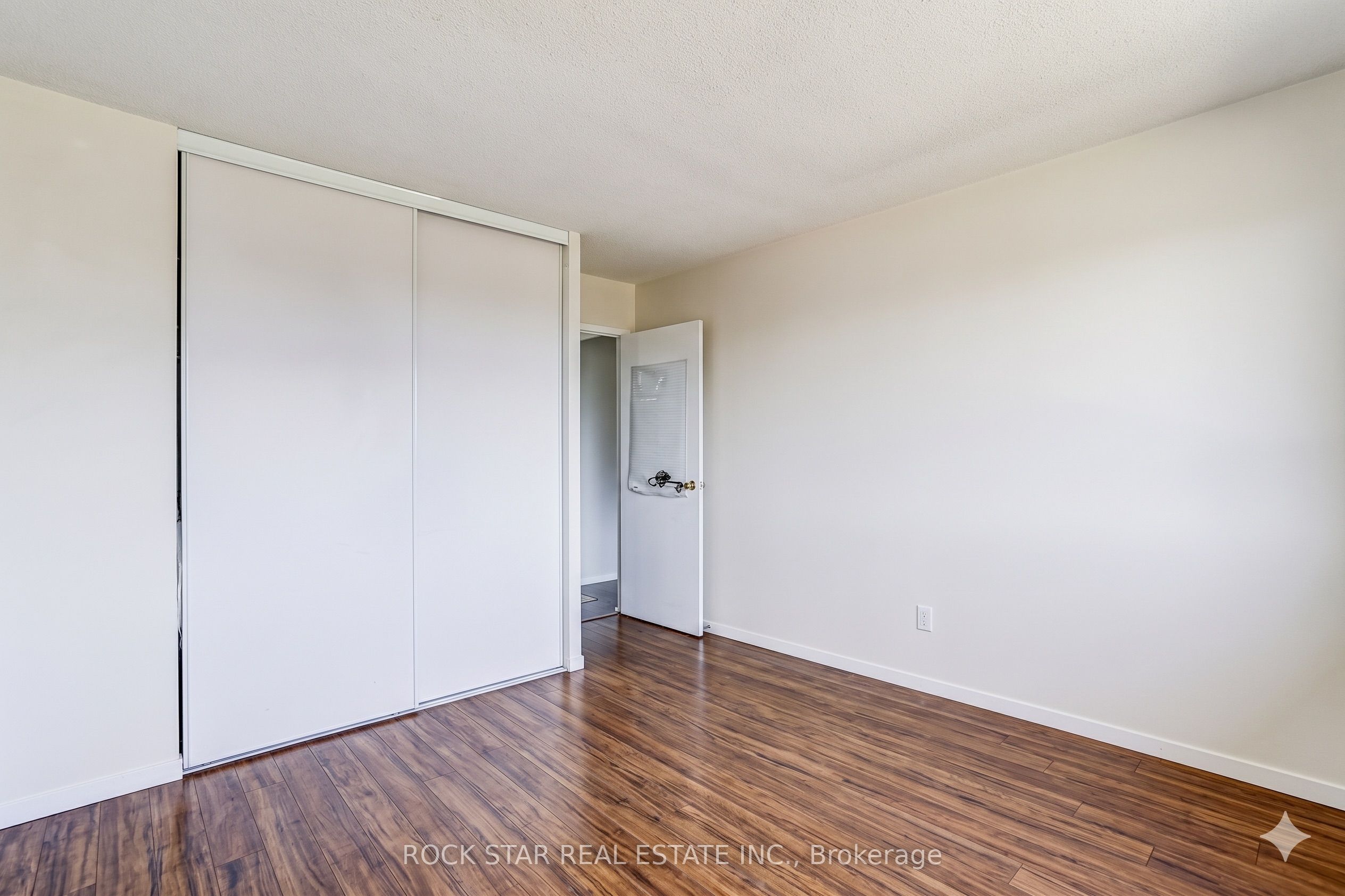 10 Sunny Glenway 708 Property Photo 22