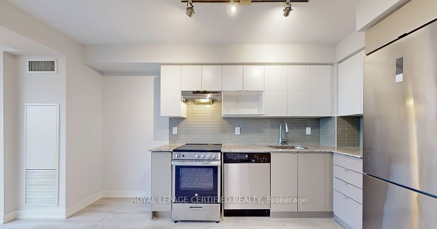 120 Varna Drive 1407 Property Photo 8