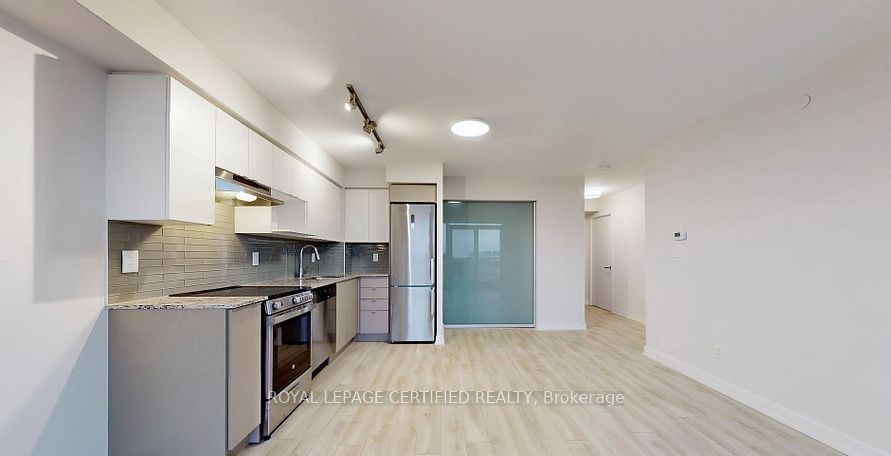 120 Varna Drive 1407 Property Photo 11