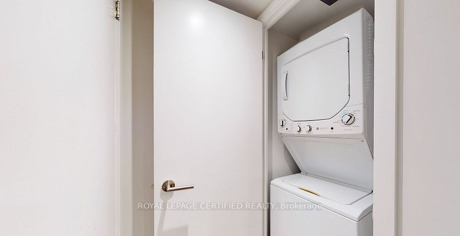 120 Varna Drive 1407 Property Photo 21