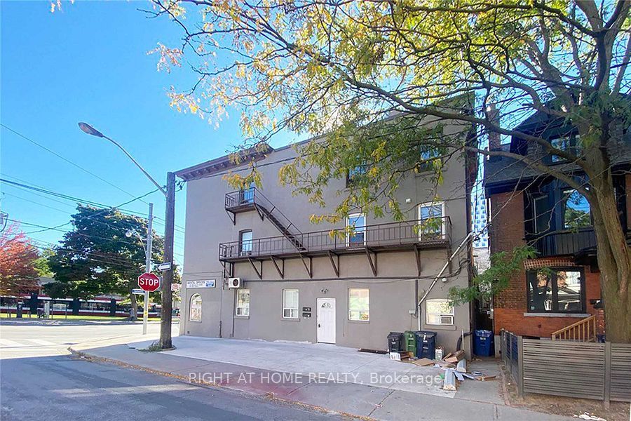 852 Bathurst Street Property Photo 2
