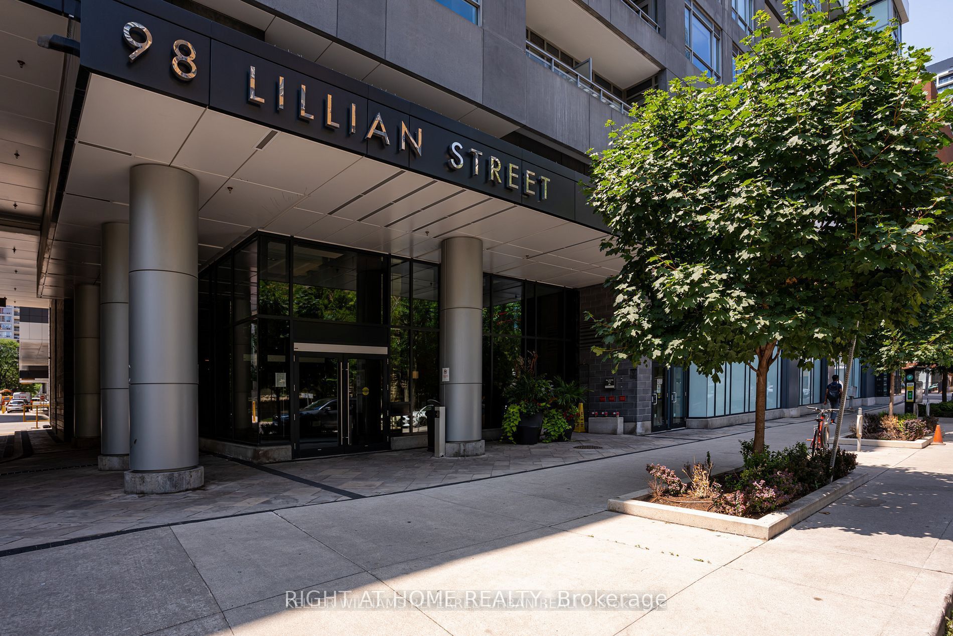 98 Lillian Street # 916 Property Photo 1