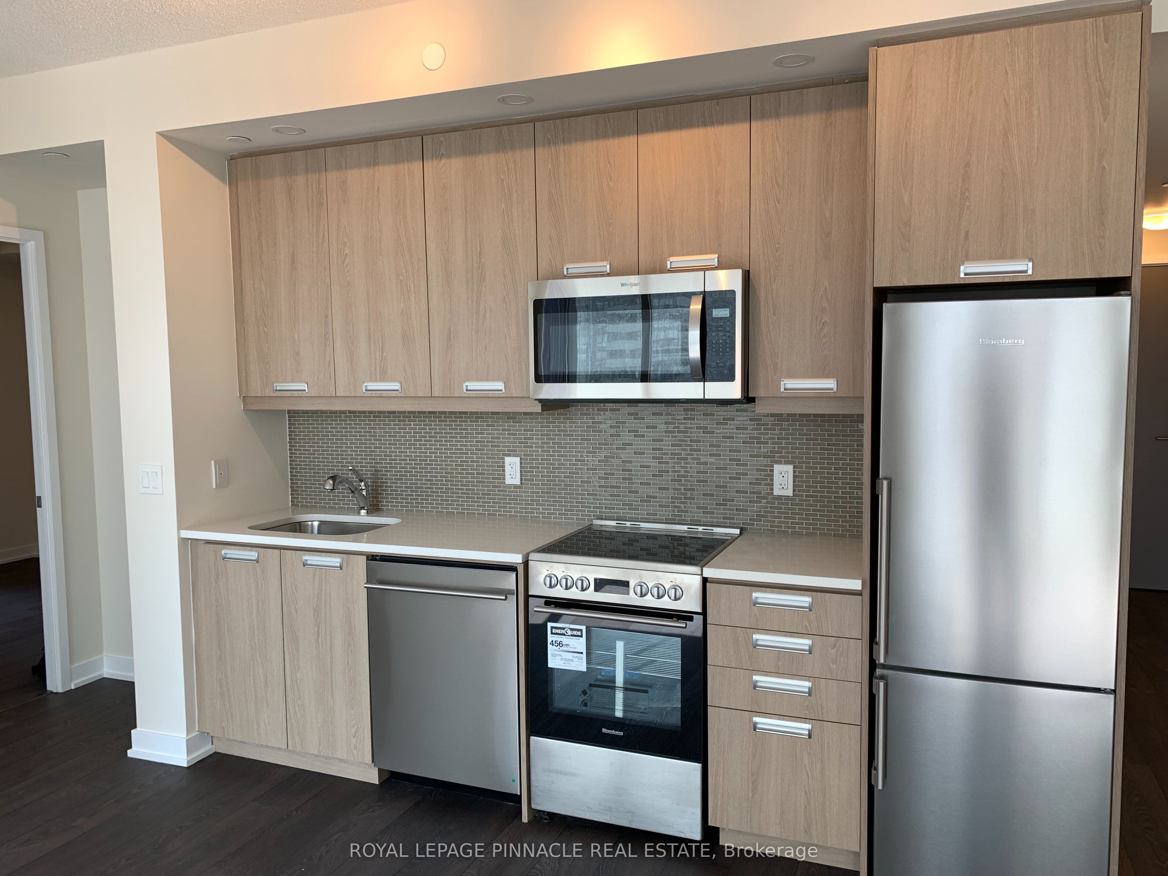 99 John Street 903 Property Photo 11