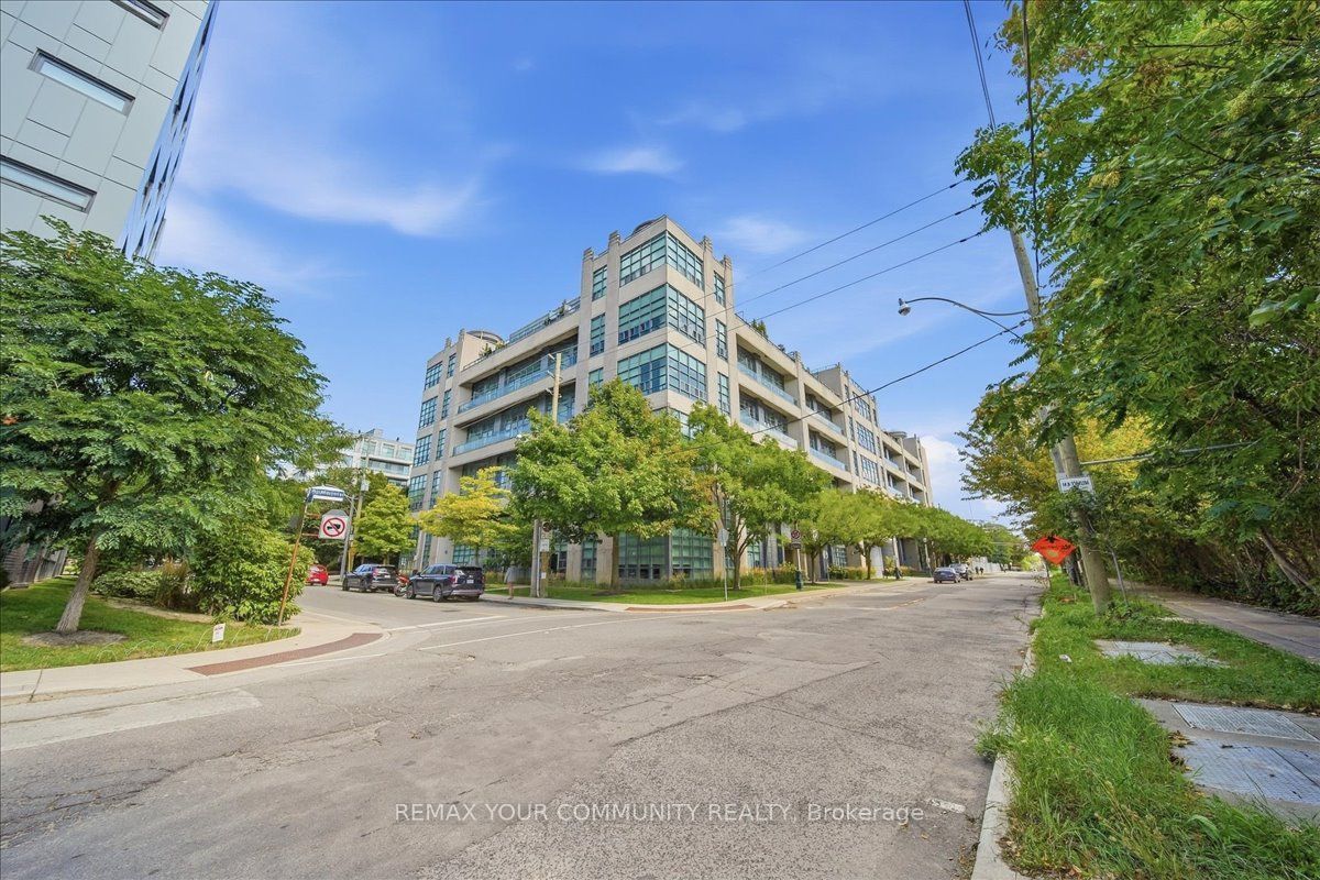 380 Macpherson Avenue 501 Property Photo 1