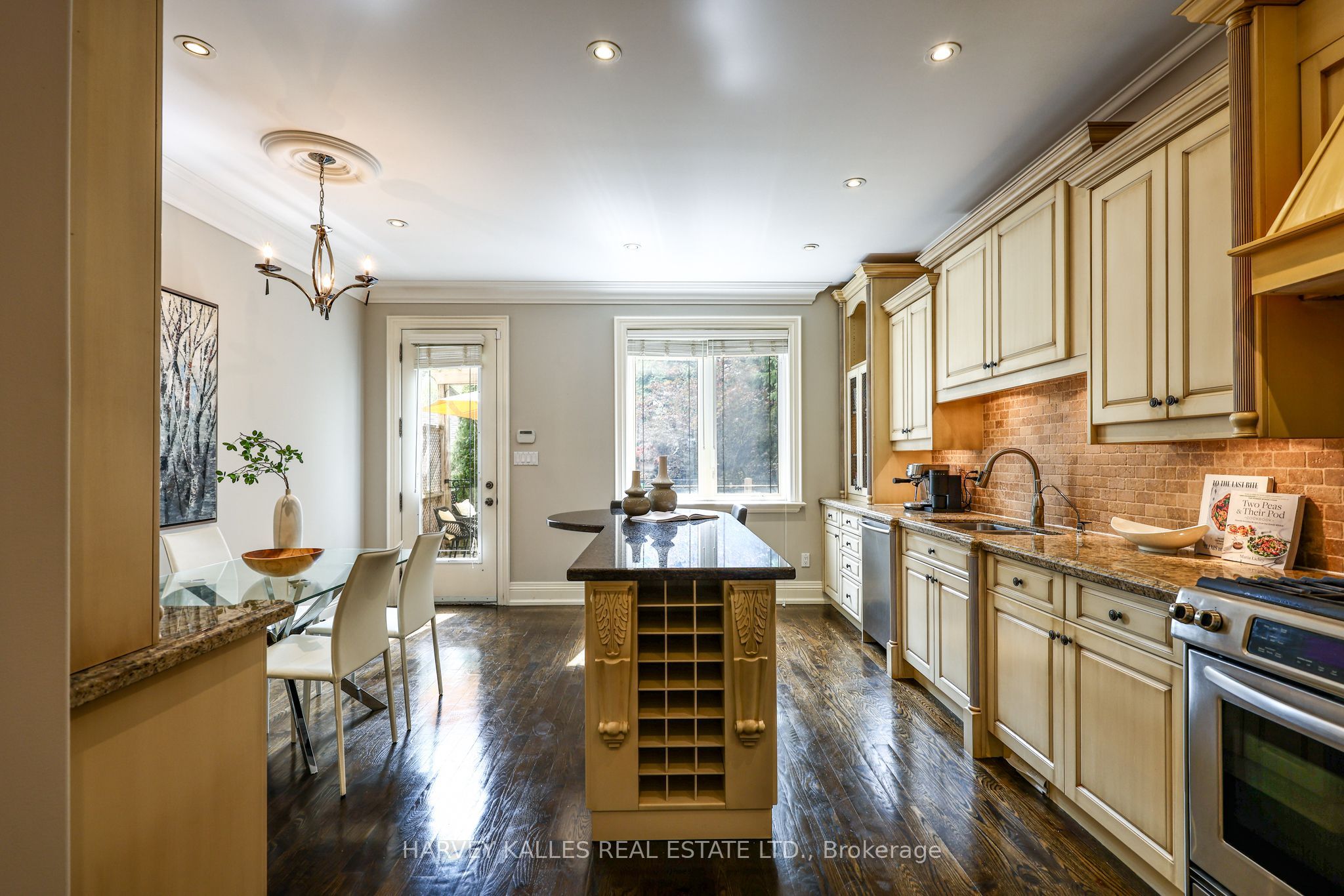 599 Woburn Avenue Property Photo 10