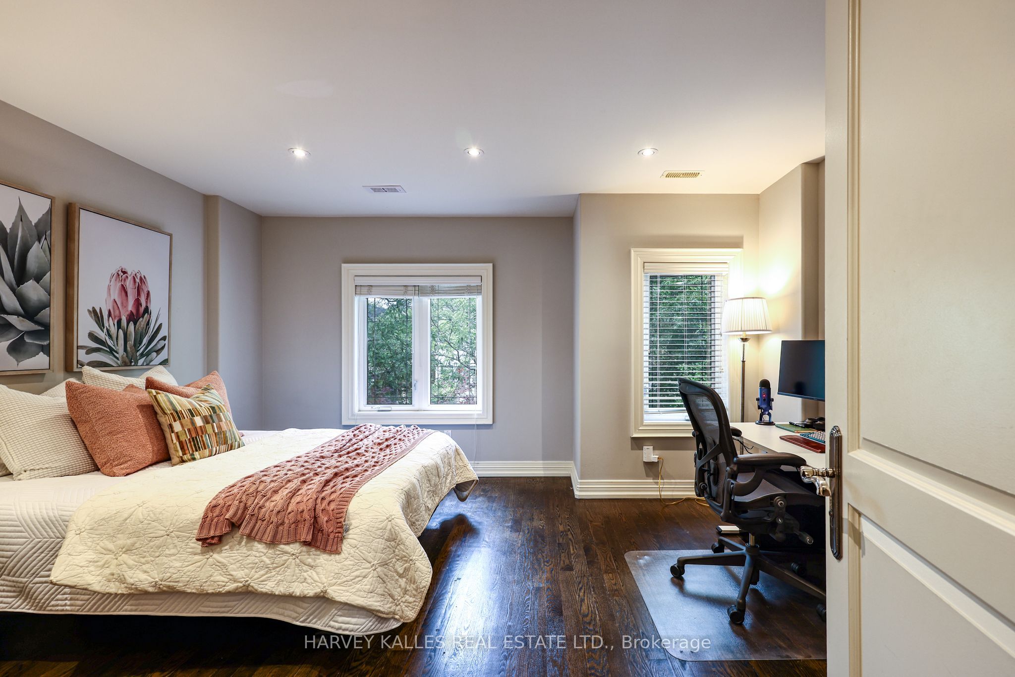 599 Woburn Avenue Property Photo 23
