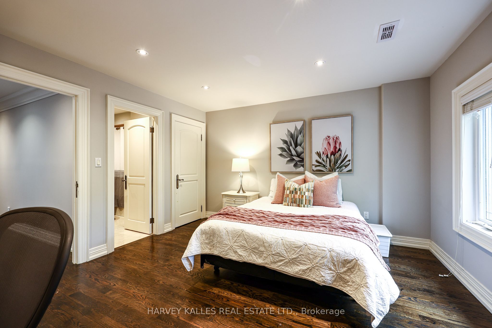 599 Woburn Avenue Property Photo 25