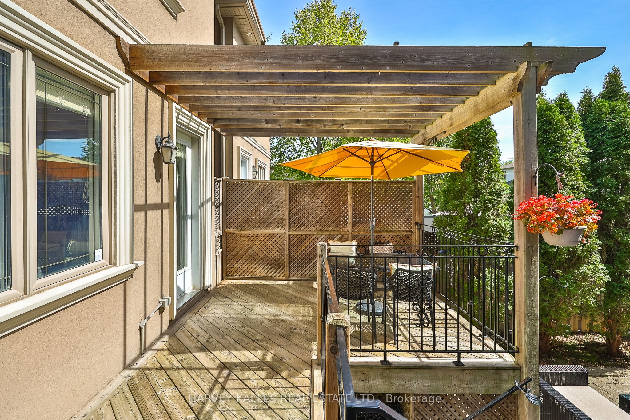599 Woburn Avenue Property Photo 44