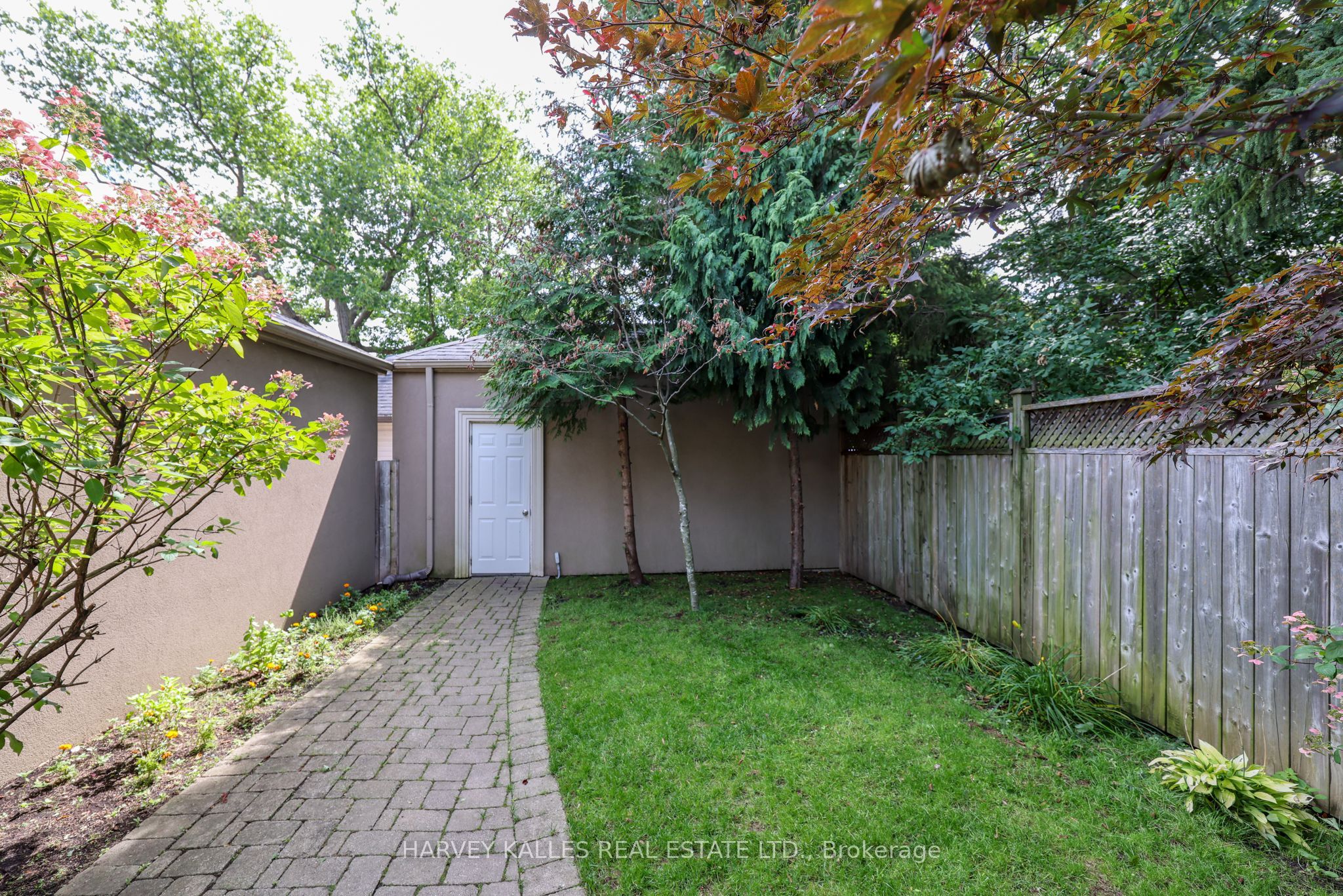 599 Woburn Avenue Property Photo 48