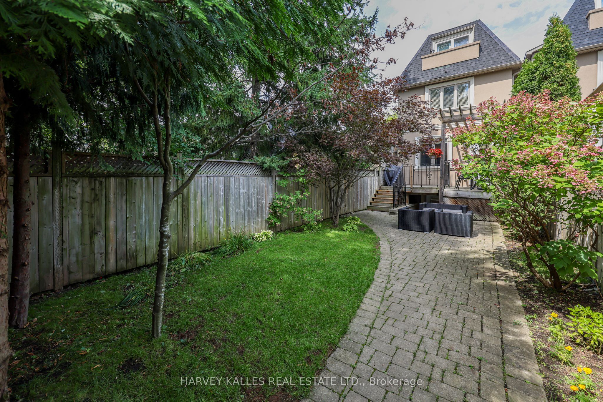 599 Woburn Avenue Property Photo 49