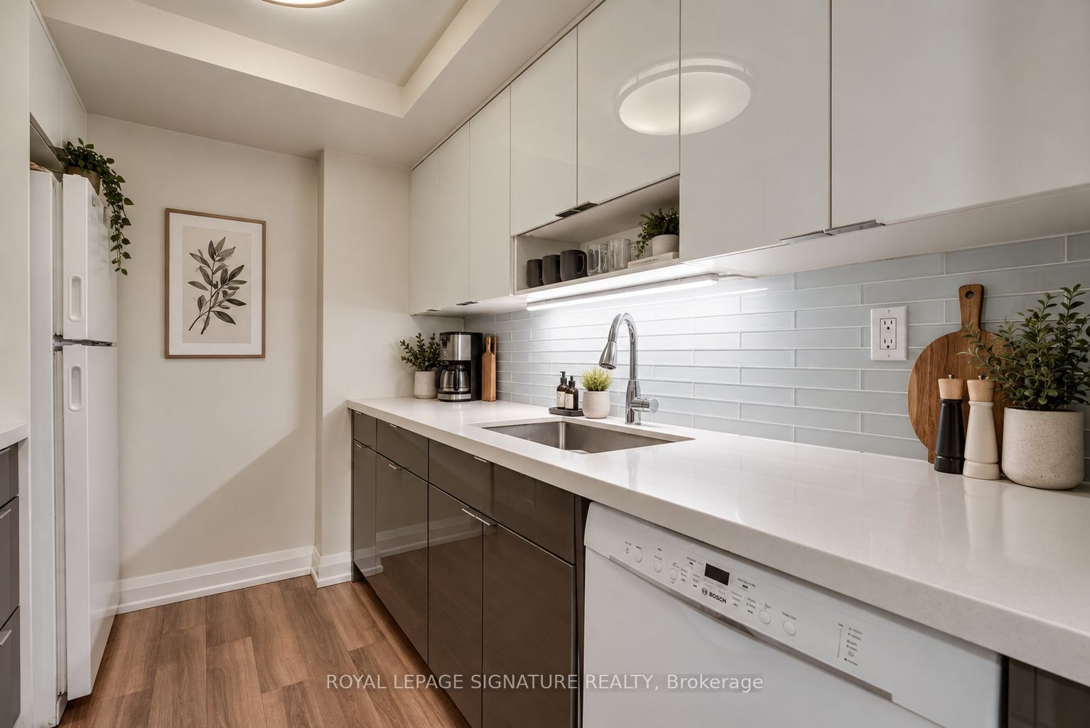 222 The Esplanade 302 Property Photo 5