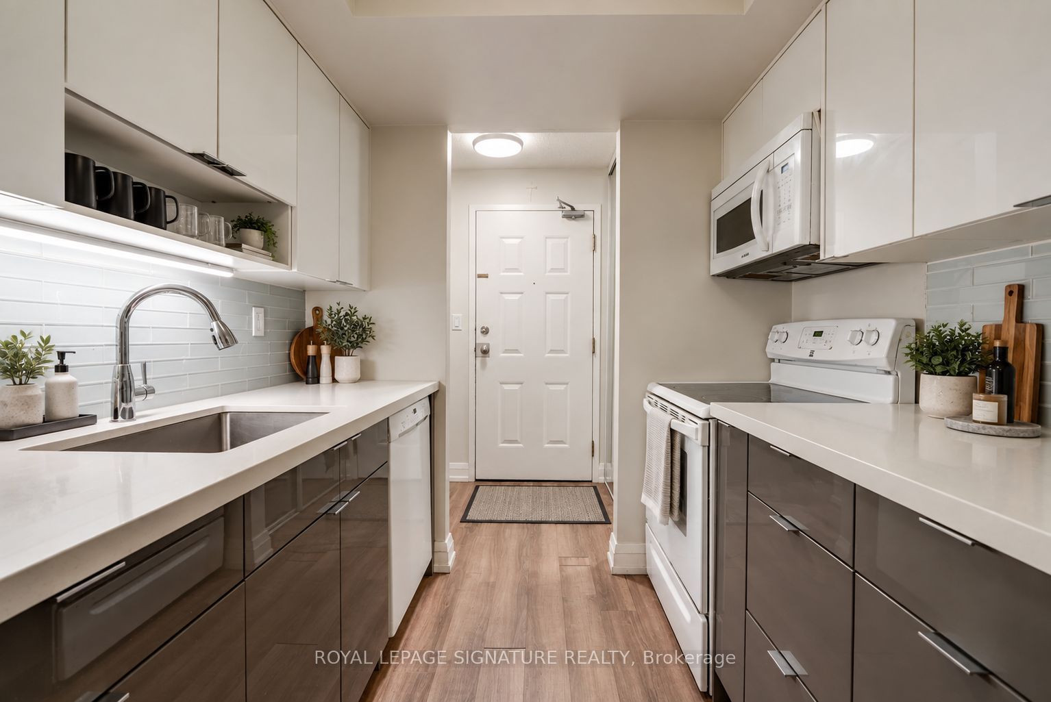 222 The Esplanade 302 Property Photo 6