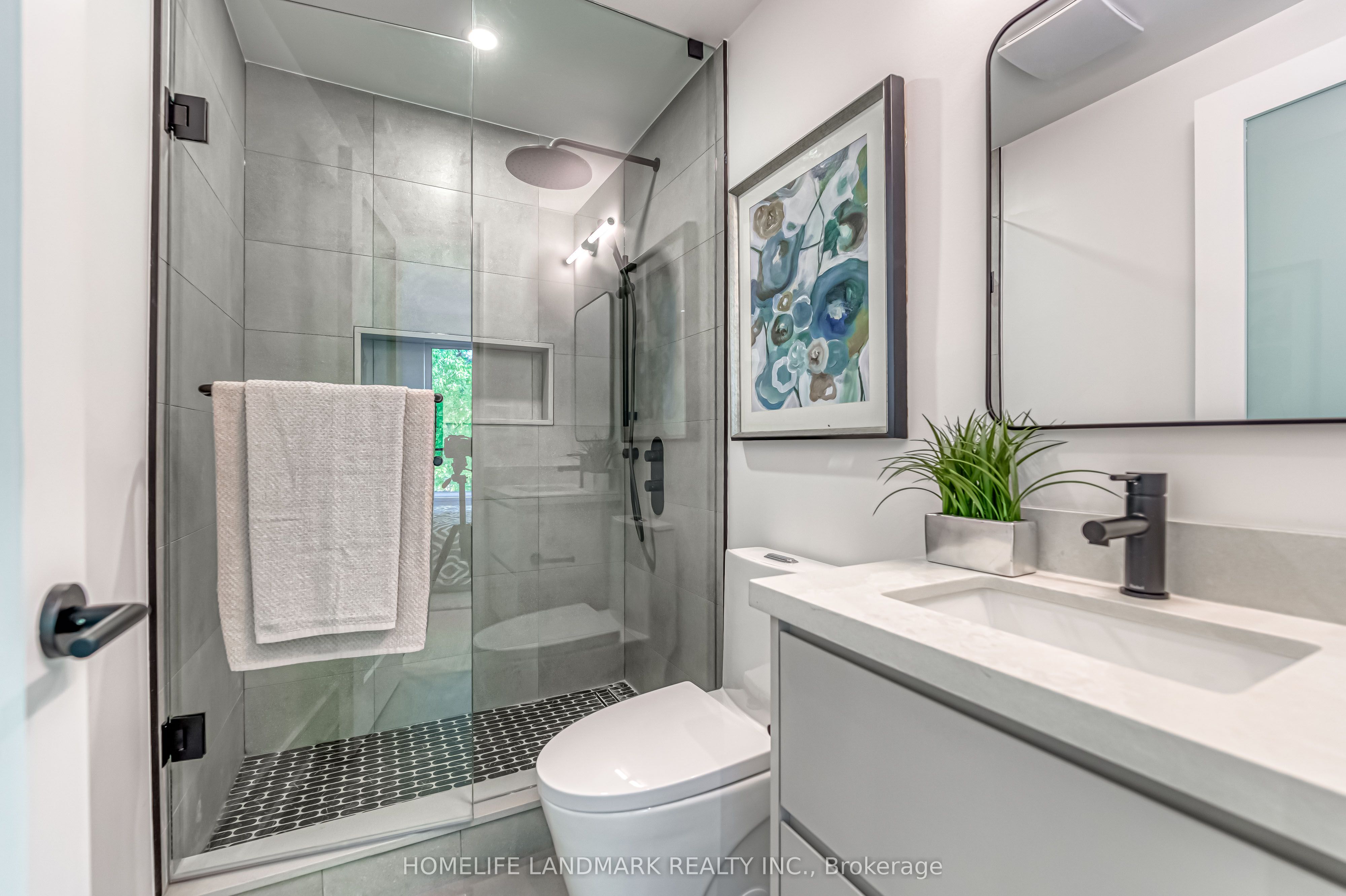 195 Albany Avenue Property Photo 15