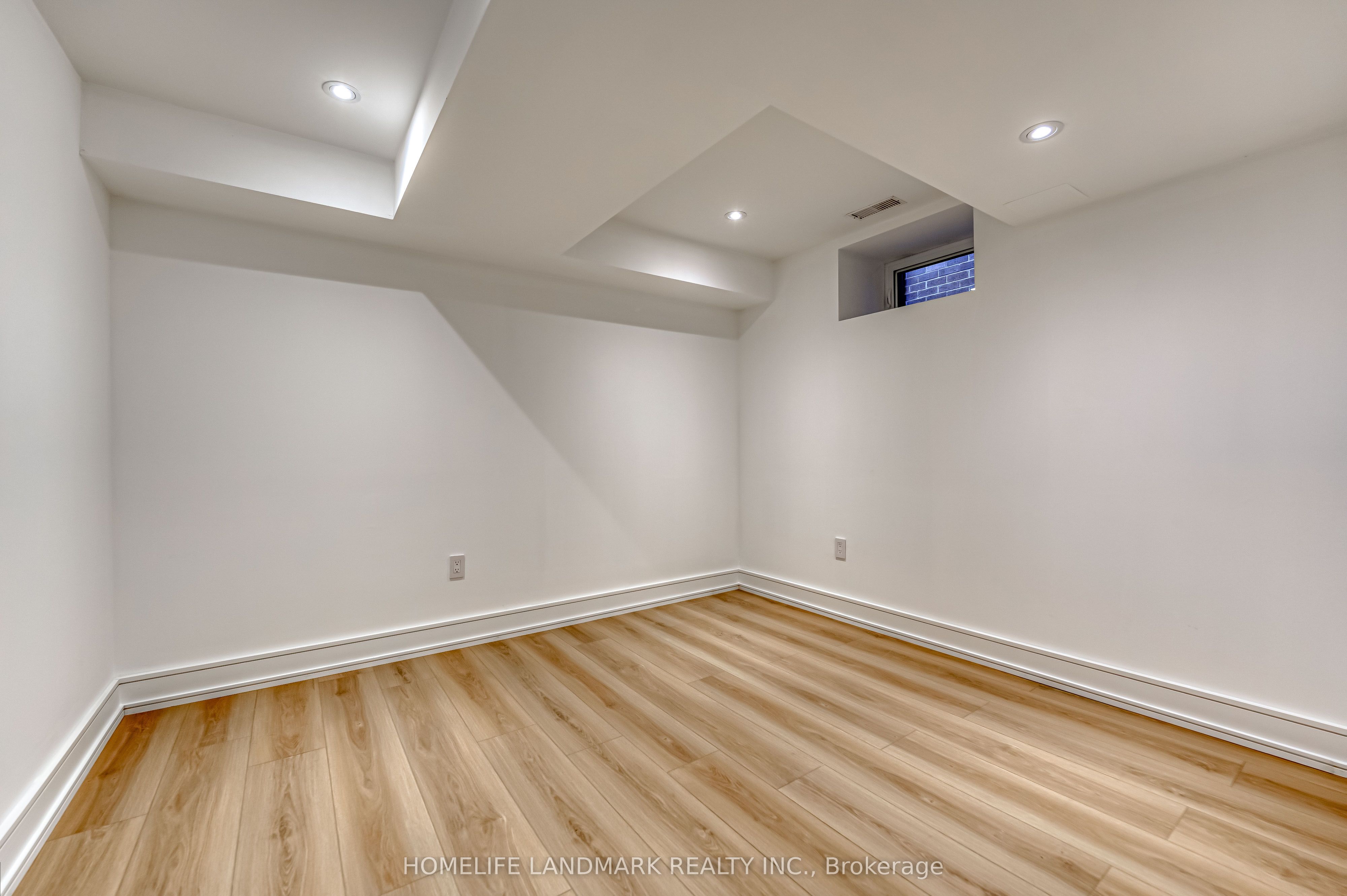 195 Albany Avenue Property Photo 32