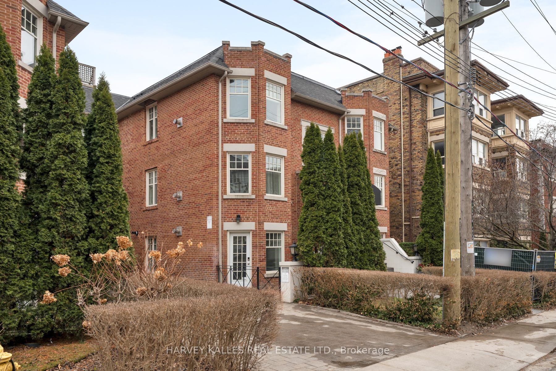 319 Lonsdale Road 2d Property Photo 2