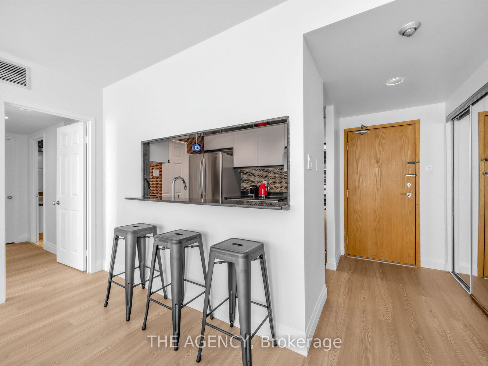 99 Harbour Square 606 Property Photo 4