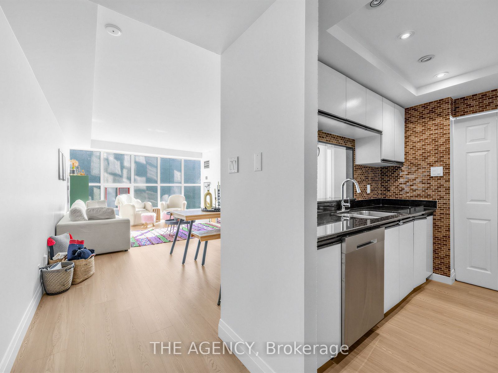 99 Harbour Square 606 Property Photo 5