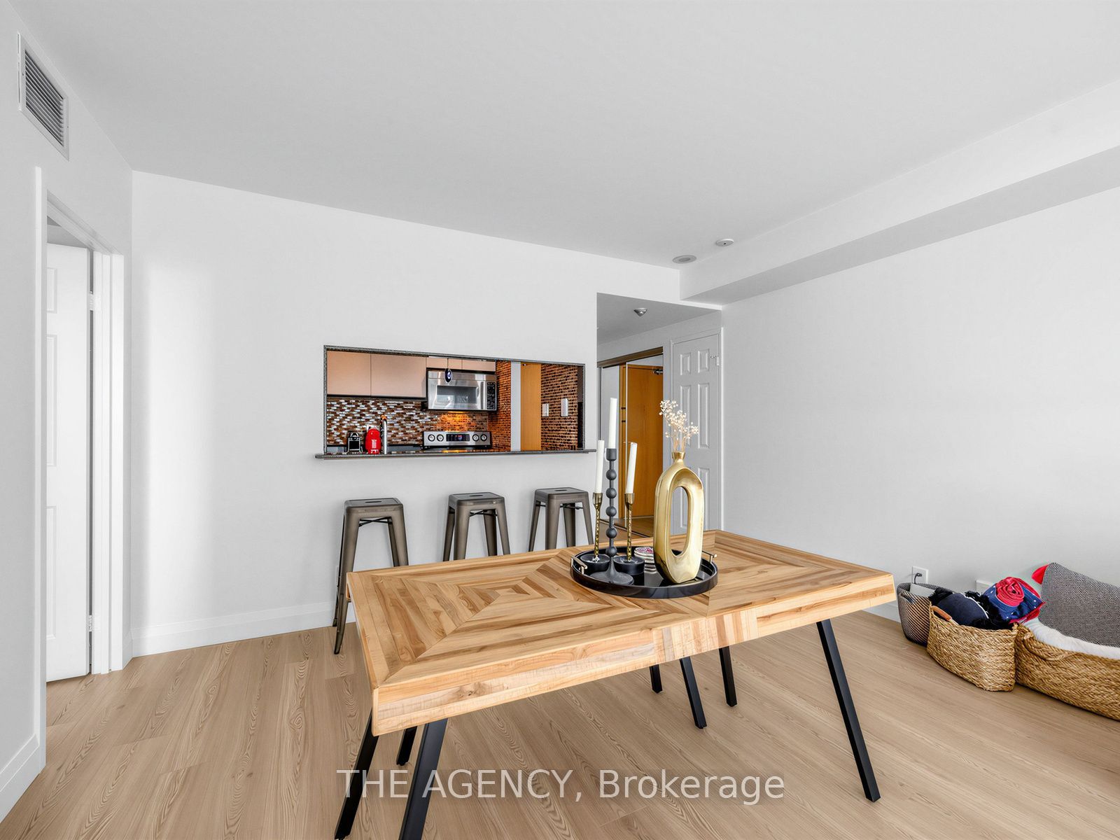 99 Harbour Square 606 Property Photo 6
