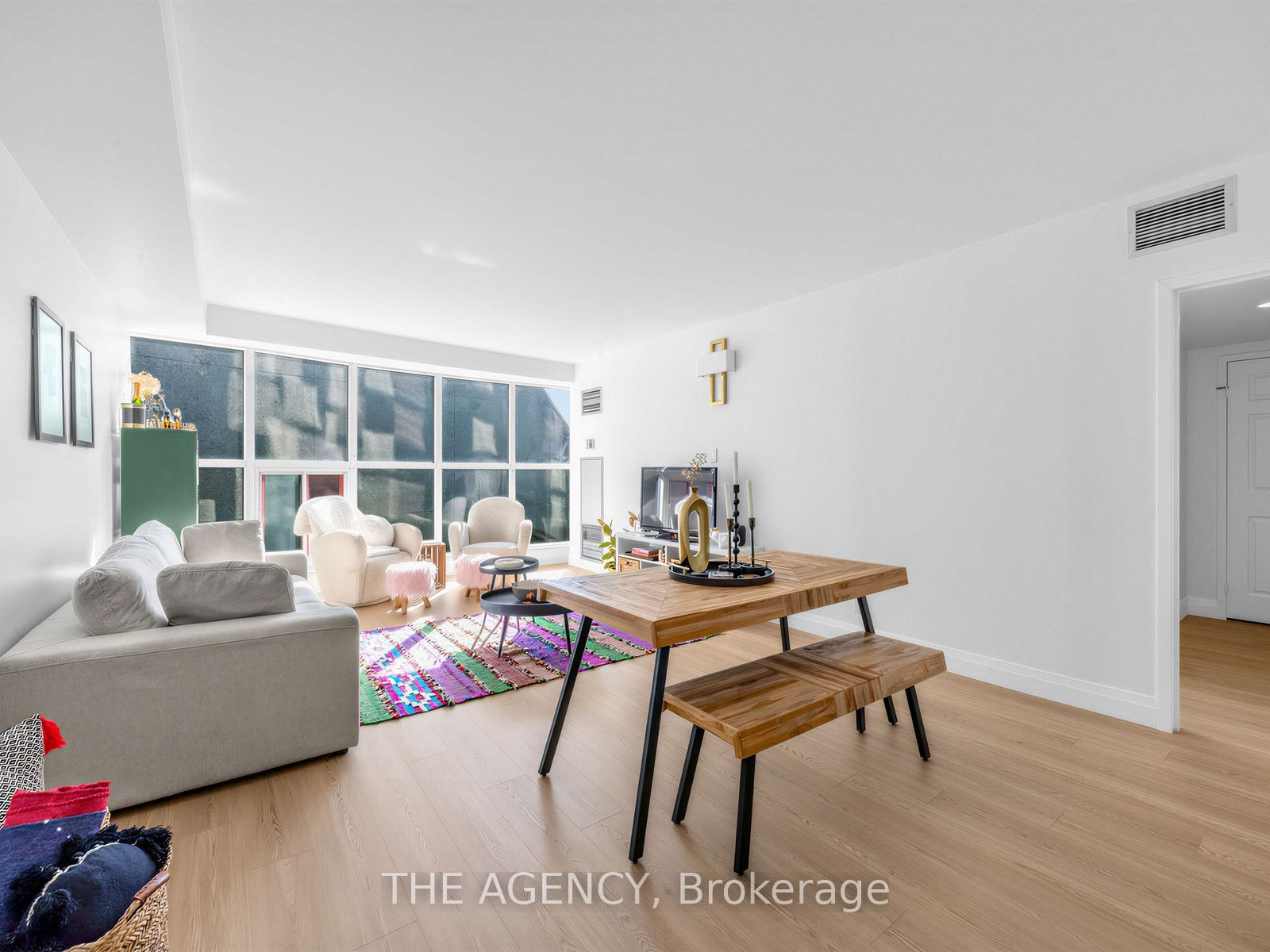 99 Harbour Square 606 Property Photo 8