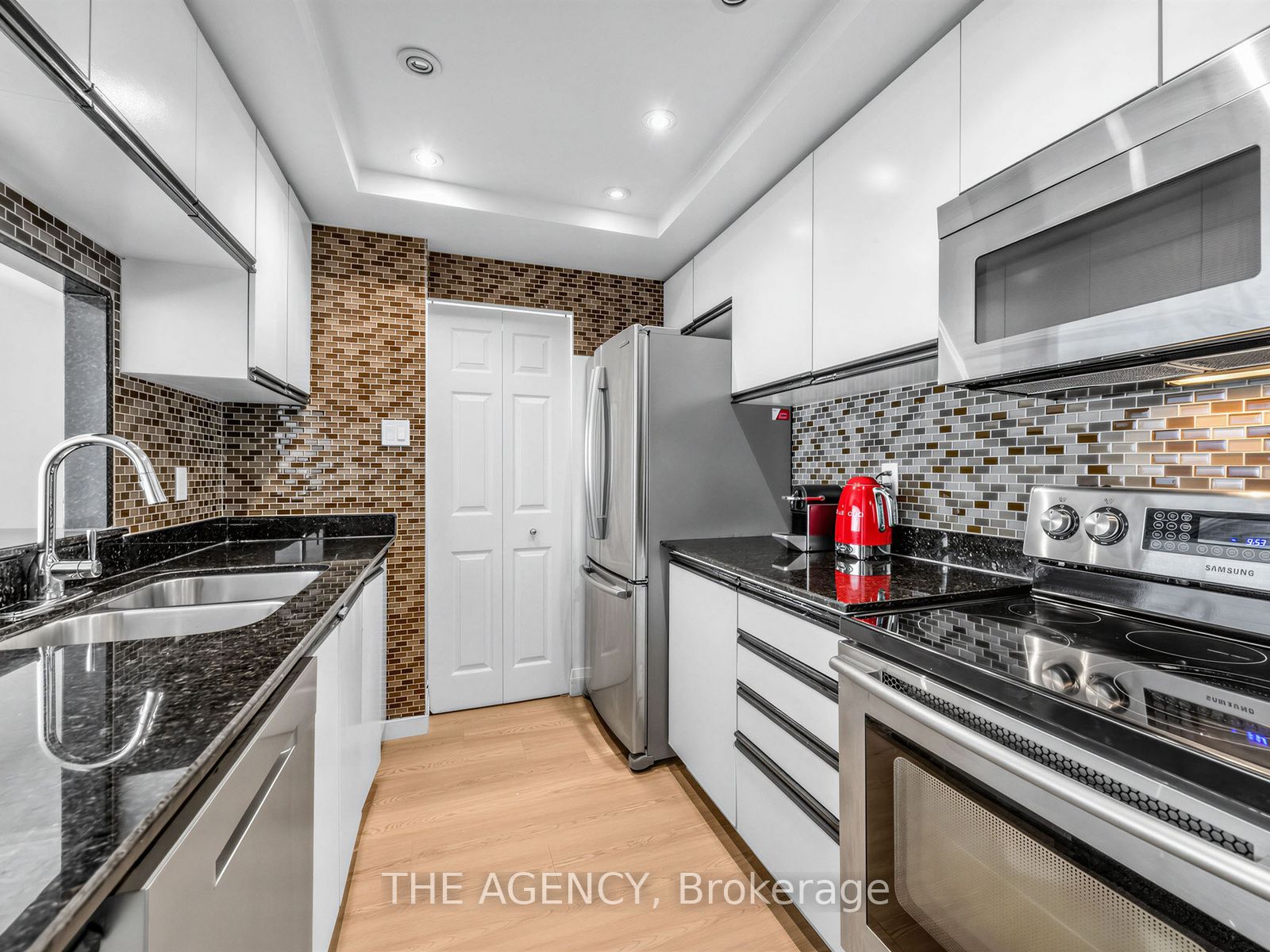99 Harbour Square 606 Property Photo 11