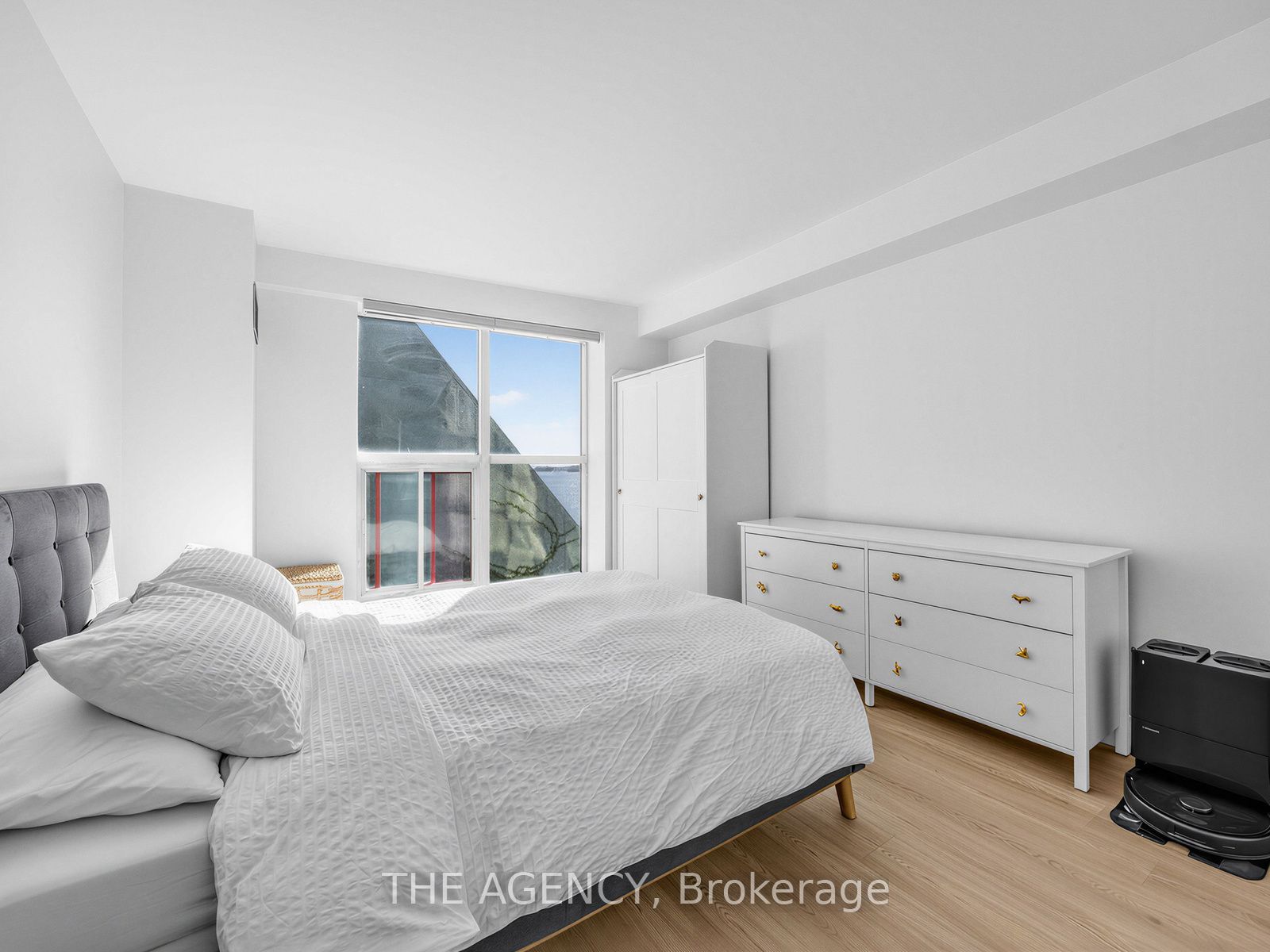 99 Harbour Square 606 Property Photo 24