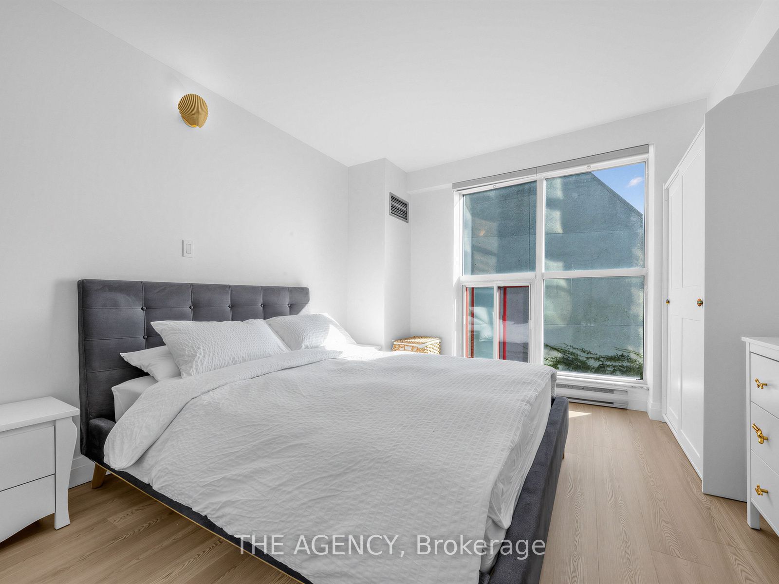 99 Harbour Square 606 Property Photo 25