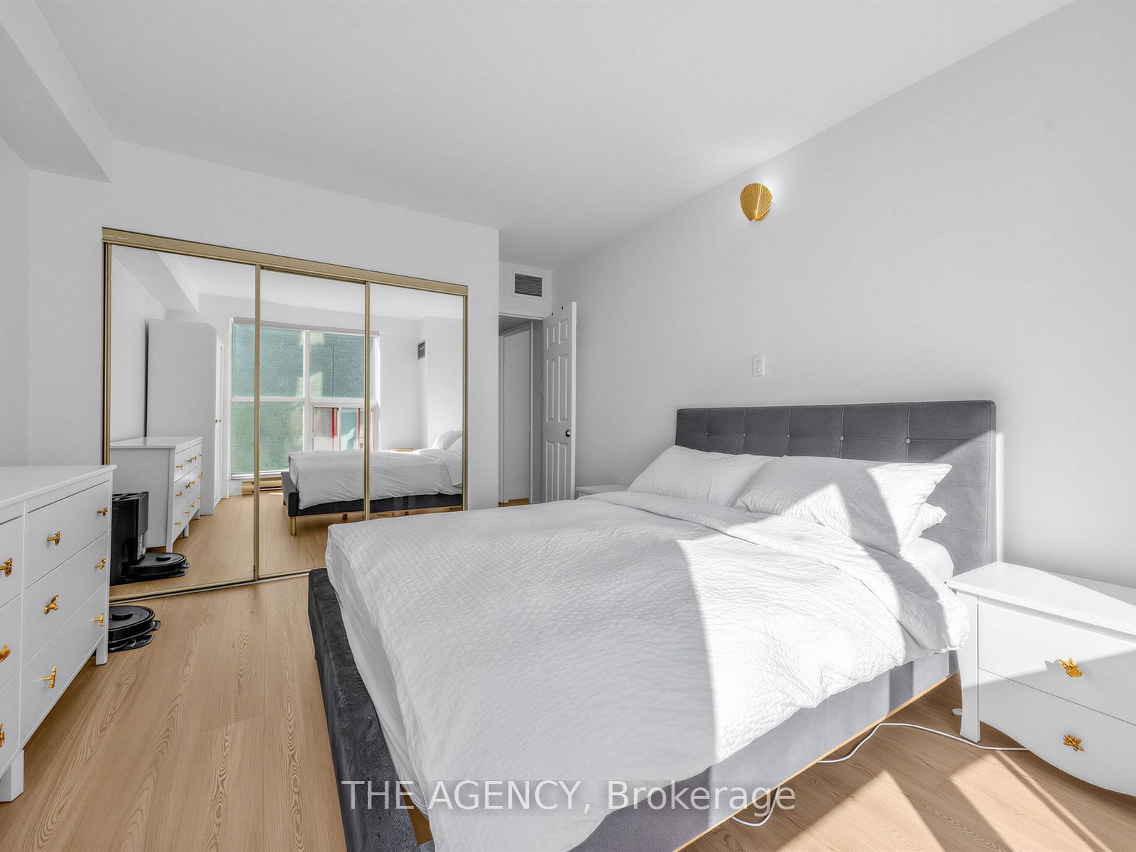99 Harbour Square 606 Property Photo 26