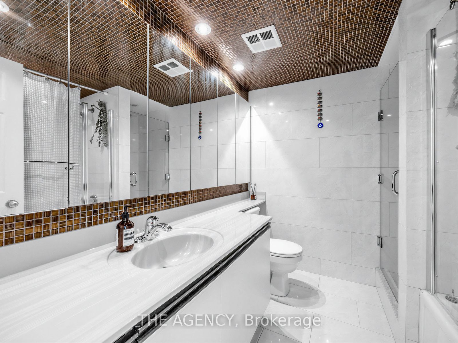 99 Harbour Square 606 Property Photo 27