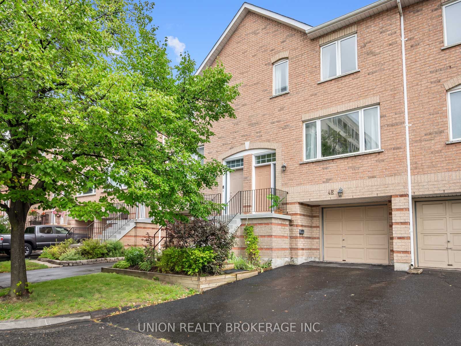 4e Leaside Park Drive Property Photo 1