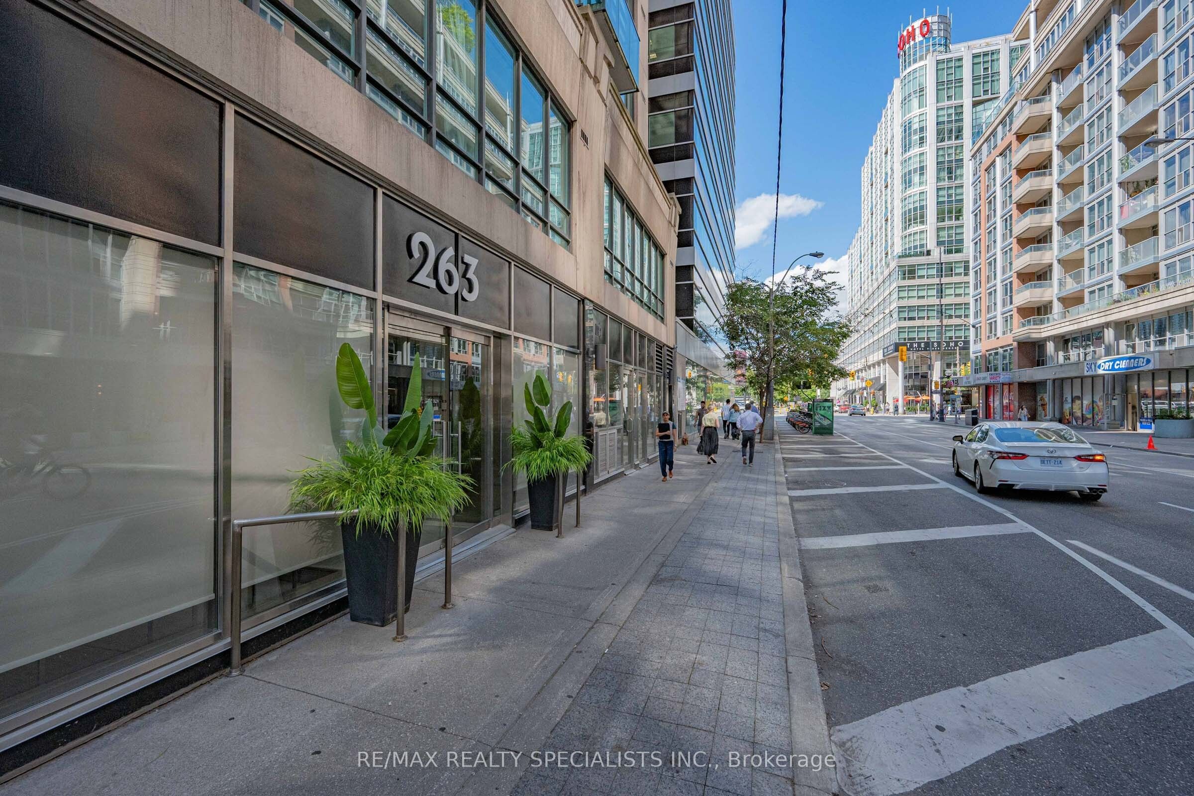 263 Wellington Street W 503 Property Photo 1