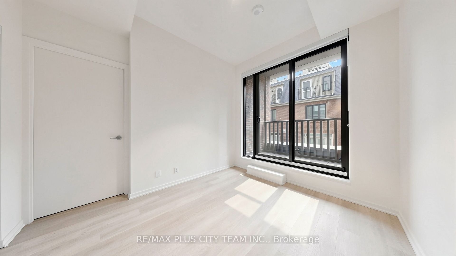 109 Erskine Avenue 204 Property Photo 12