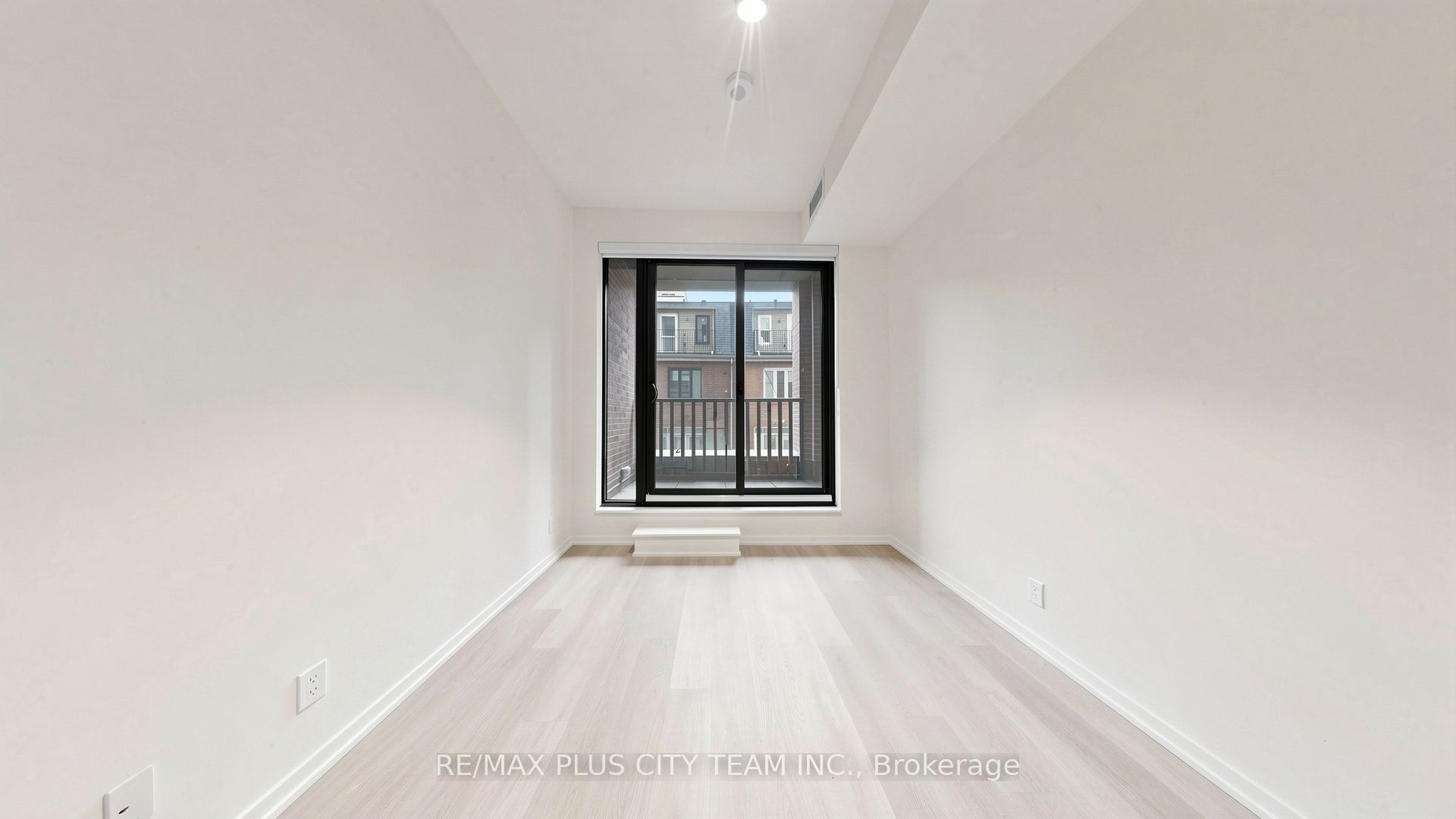 109 Erskine Avenue 204 Property Photo 13