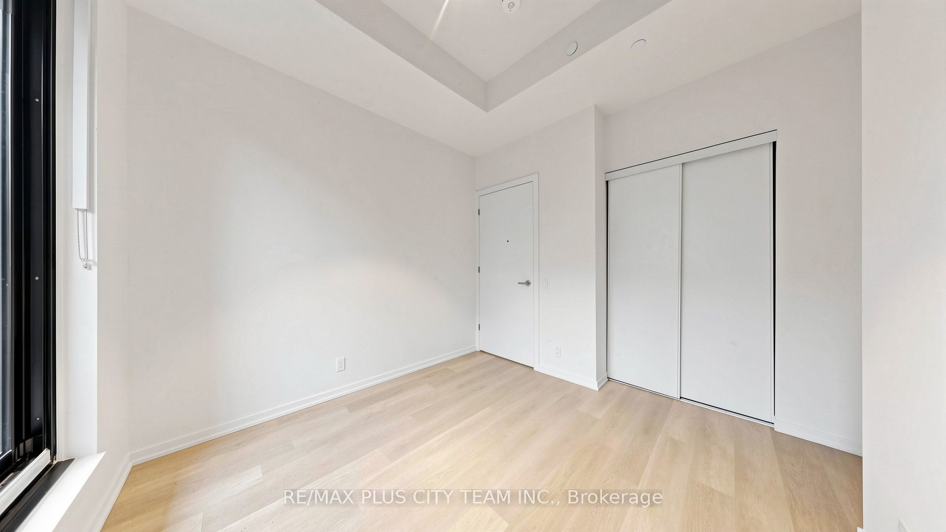 109 Erskine Avenue 204 Property Photo 15