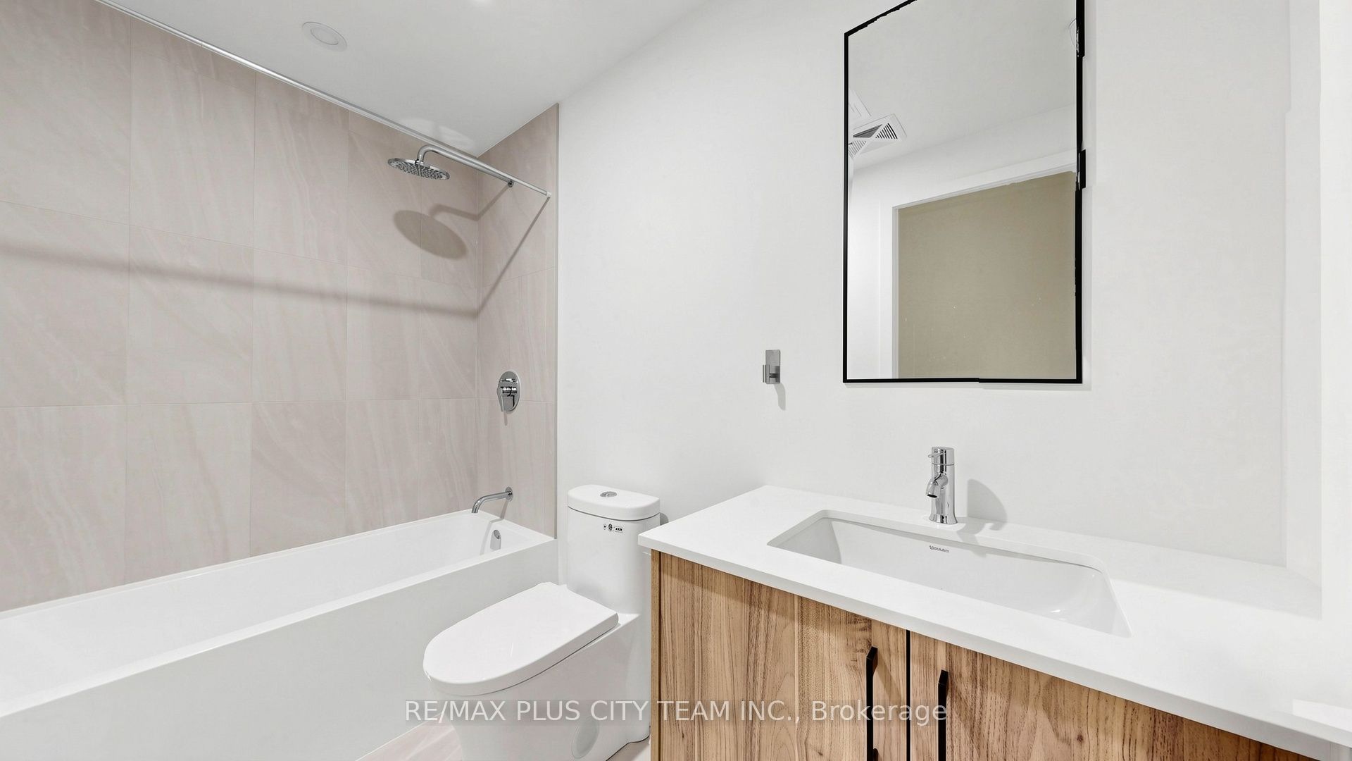 109 Erskine Avenue 204 Property Photo 16
