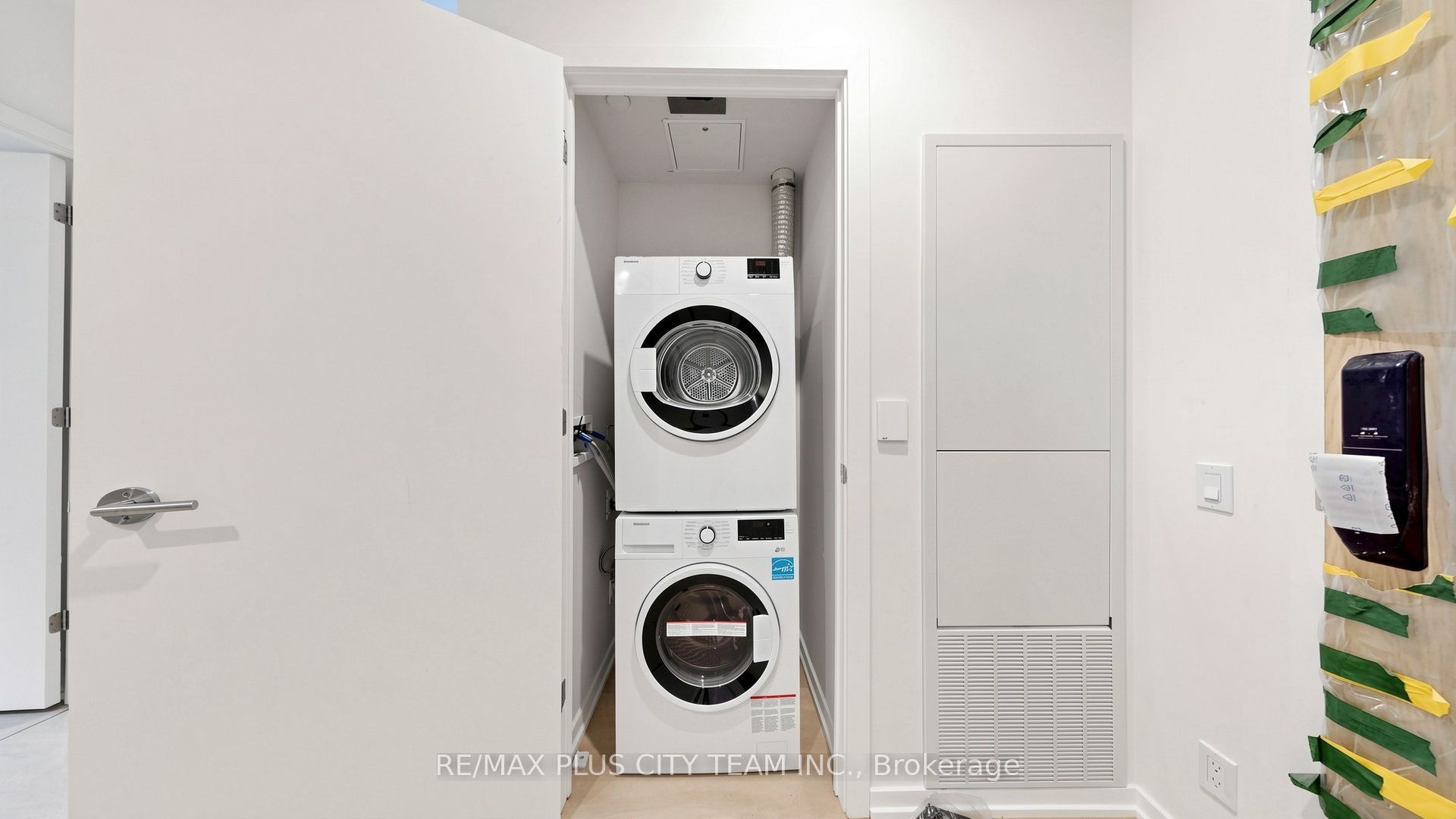 109 Erskine Avenue 204 Property Photo 17