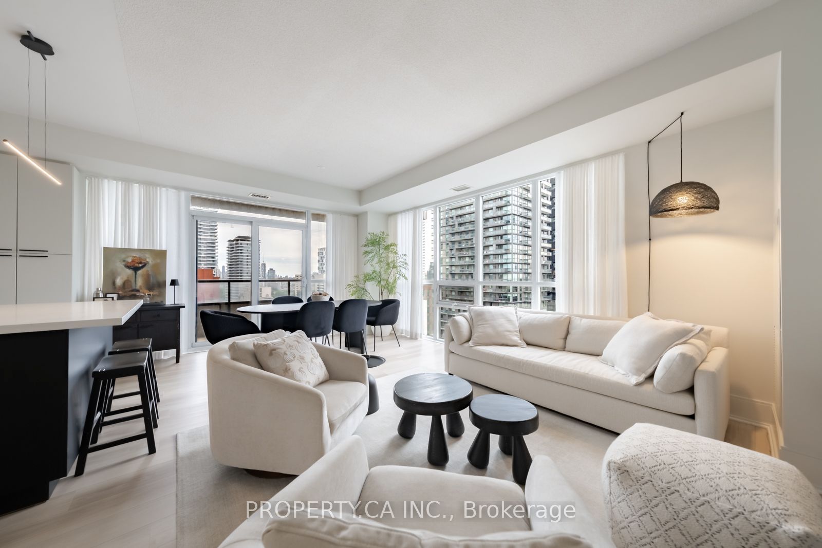 70 Roehampton Avenue 1415 Property Photo 1