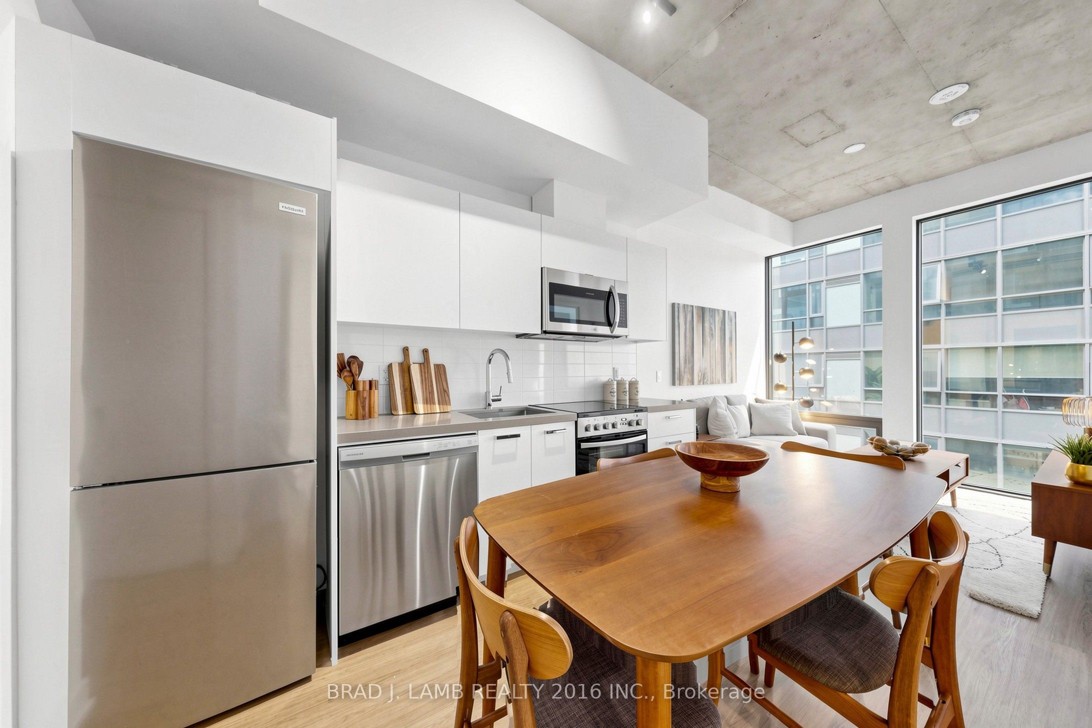 284 King Street E 808 Property Photo 6
