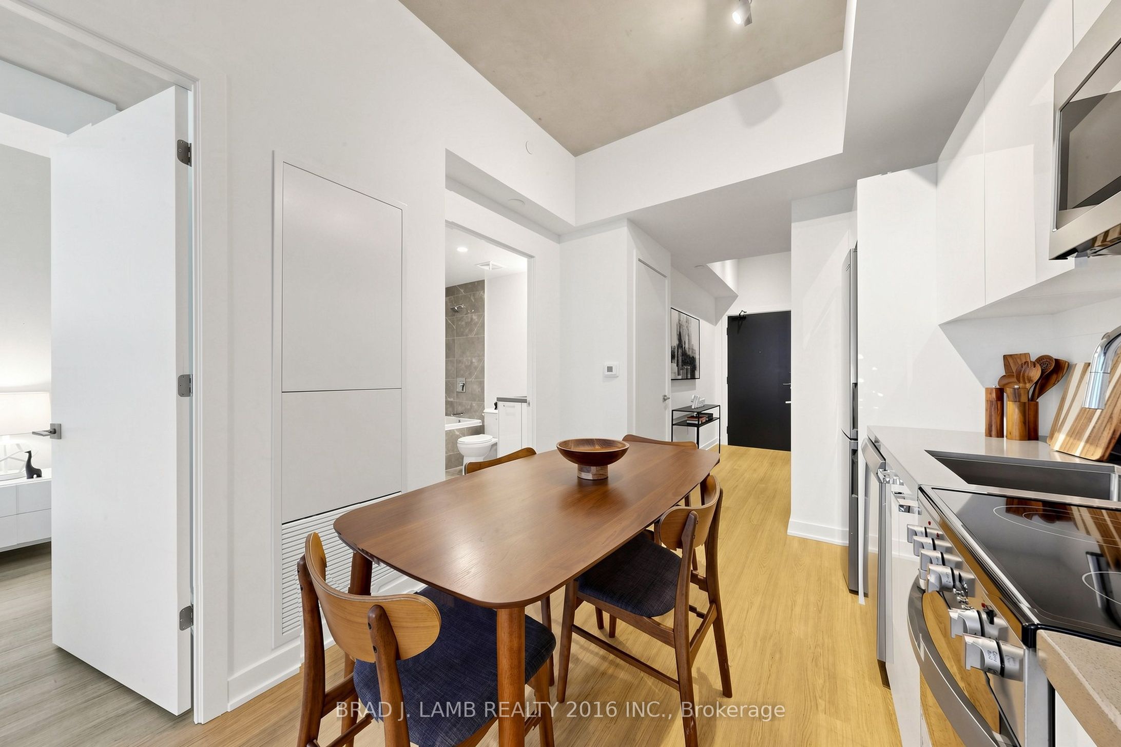 284 King Street E 808 Property Photo 9