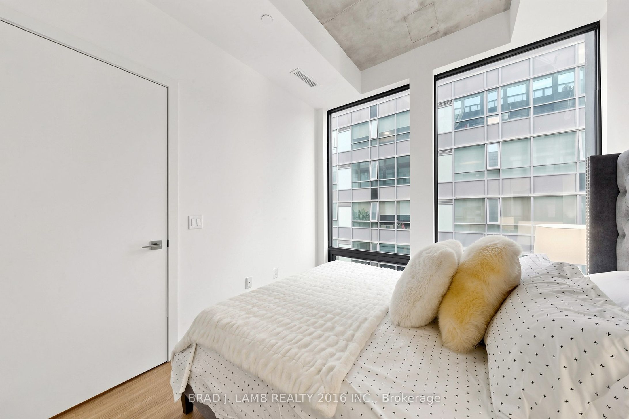 284 King Street E 808 Property Photo 12