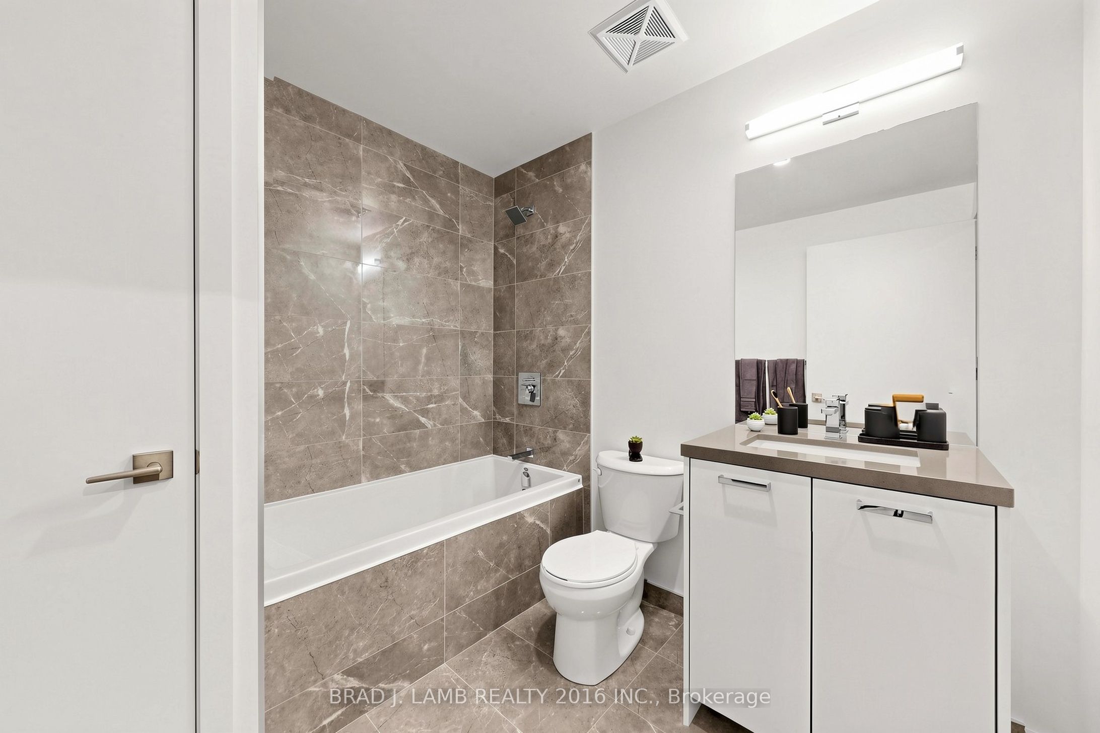 284 King Street E 808 Property Photo 16