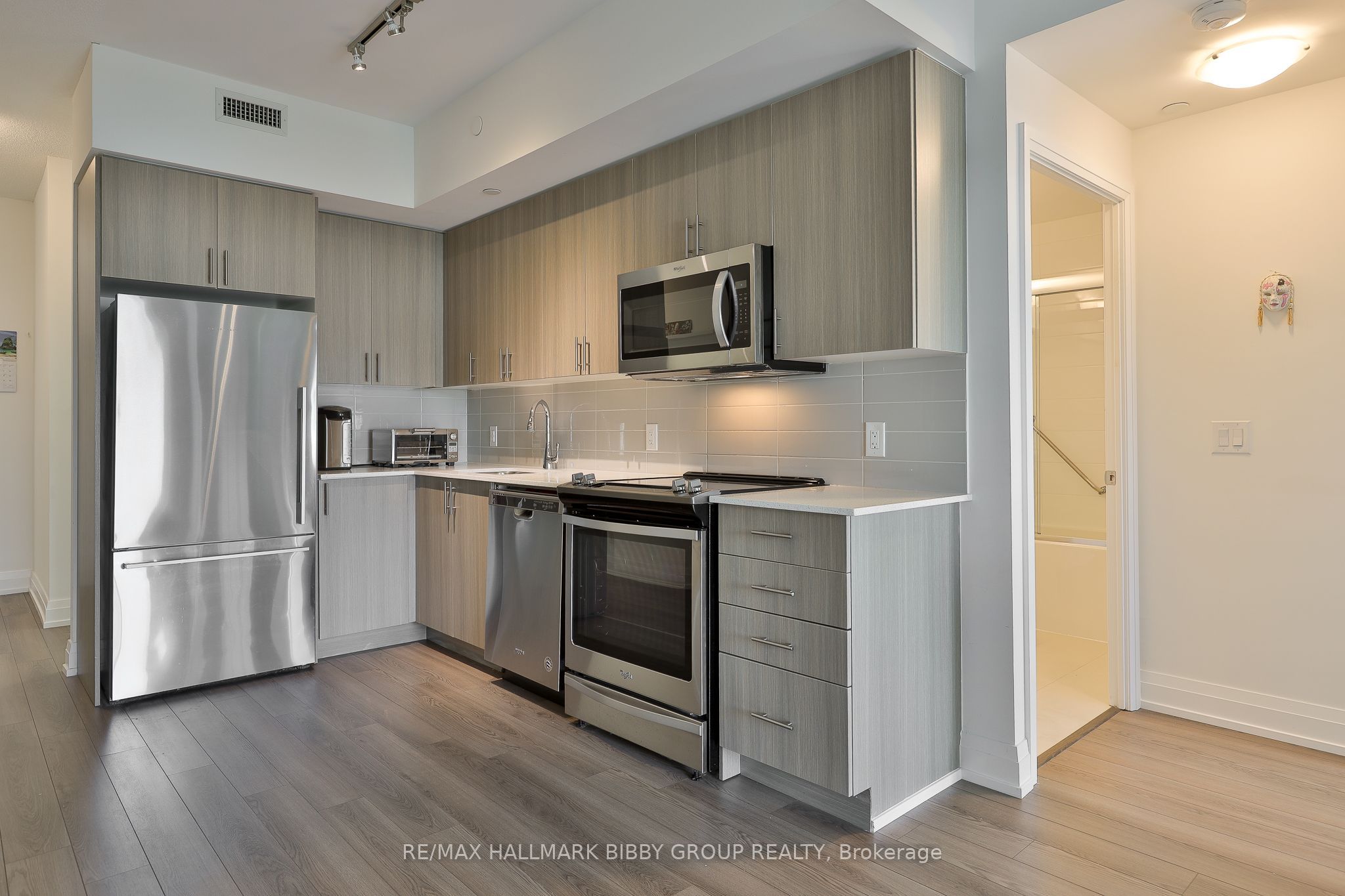 591 Sheppard Avenue E 519 Property Photo 9