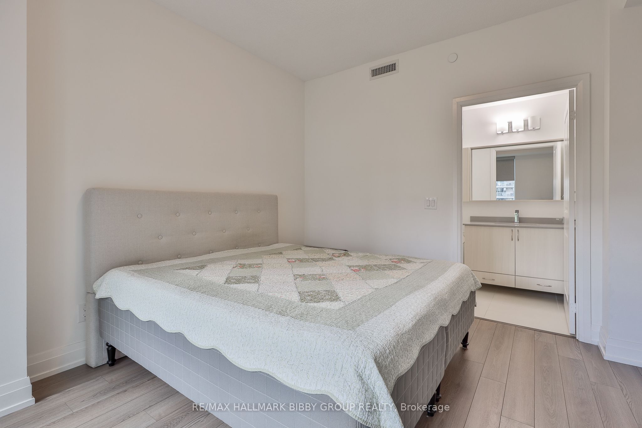 591 Sheppard Avenue E 519 Property Photo 13
