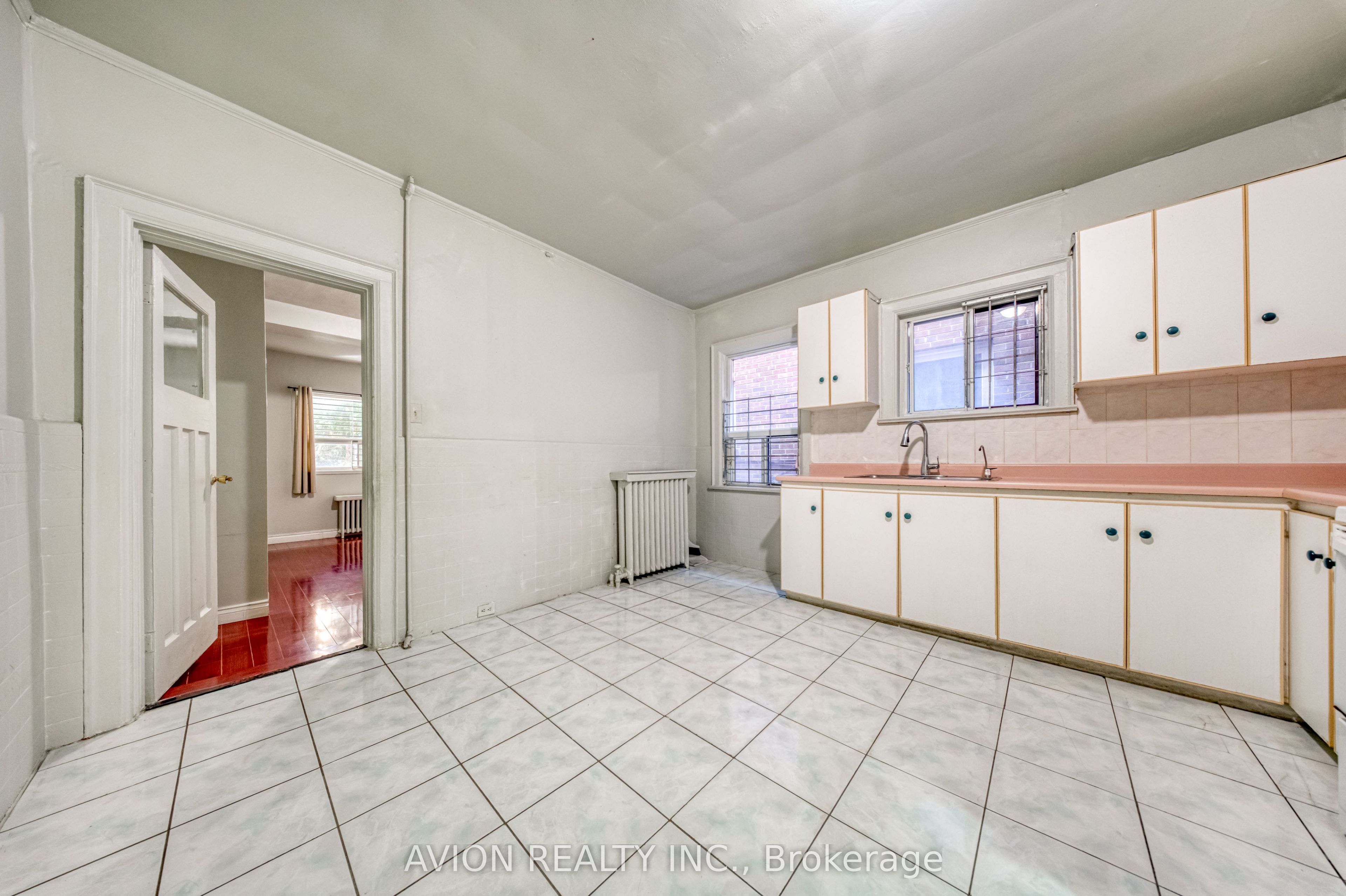 54 Ryerson Avenue Property Photo 5