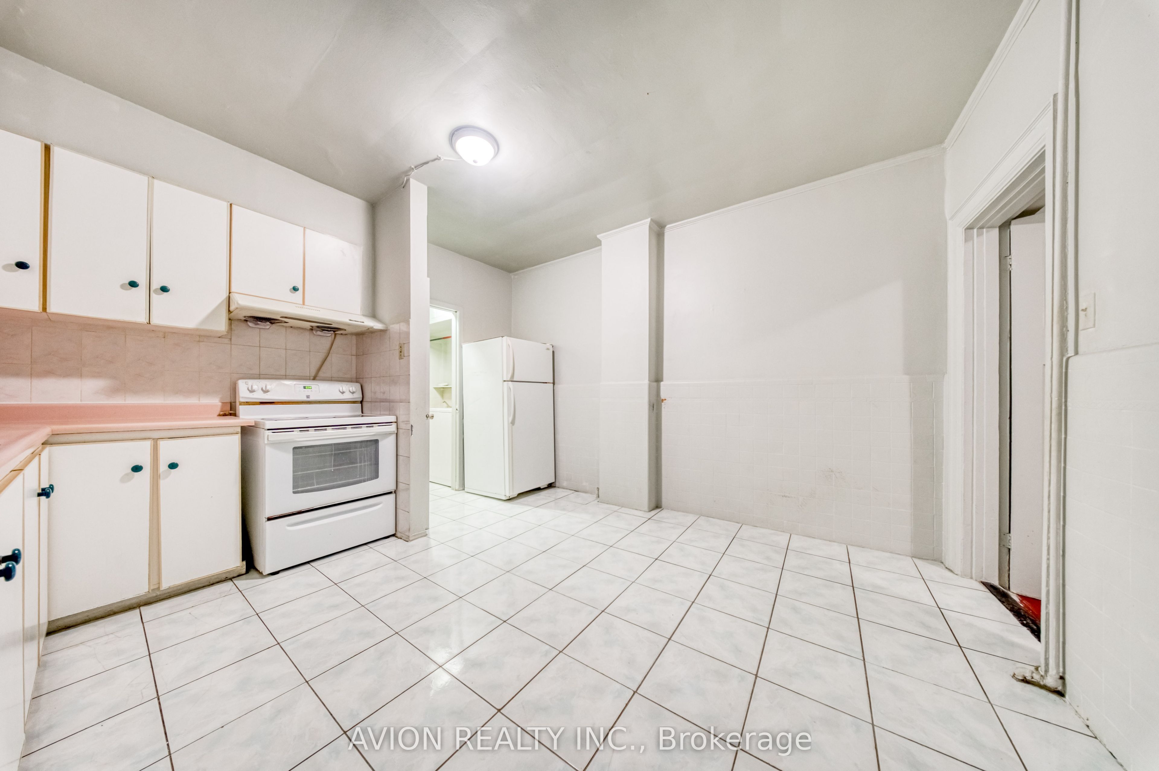 54 Ryerson Avenue Property Photo 7