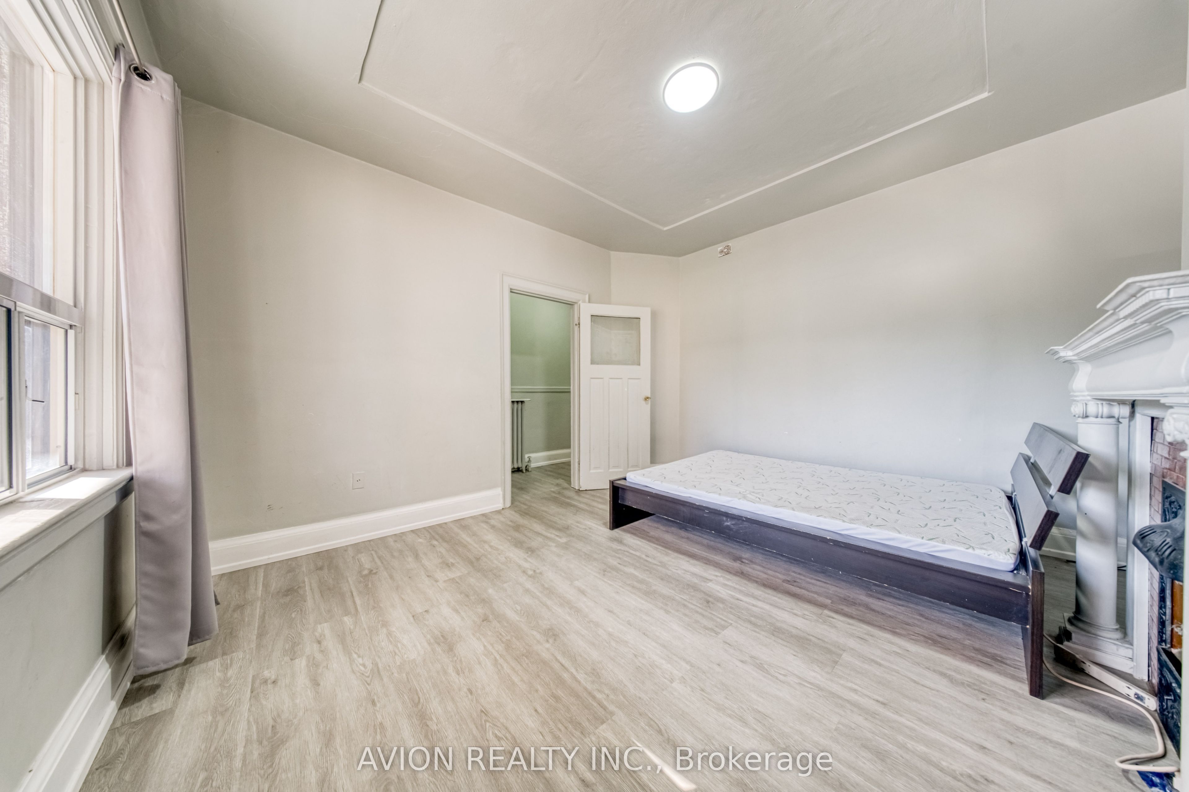 54 Ryerson Avenue Property Photo 11