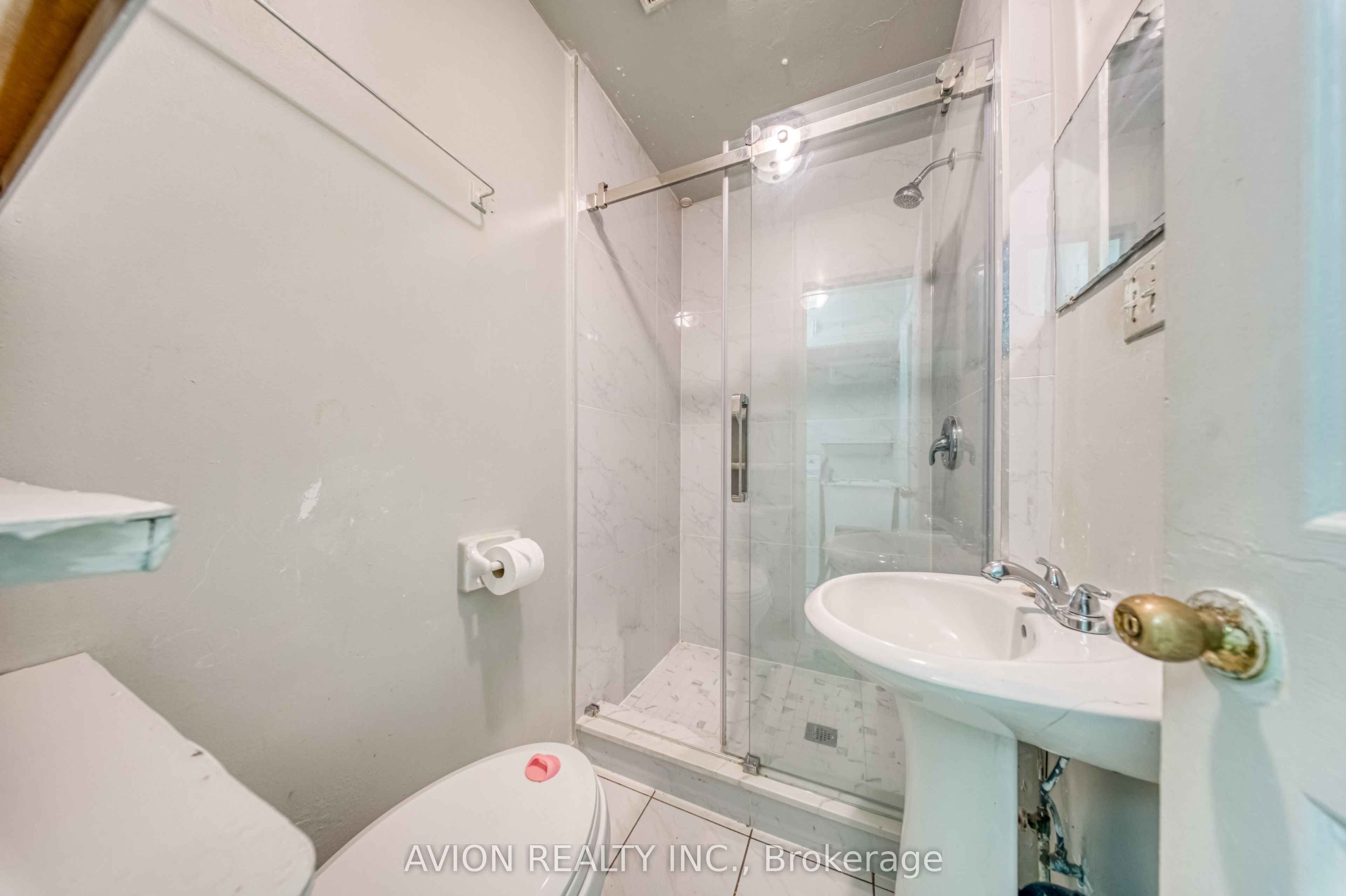 54 Ryerson Avenue Property Photo 15