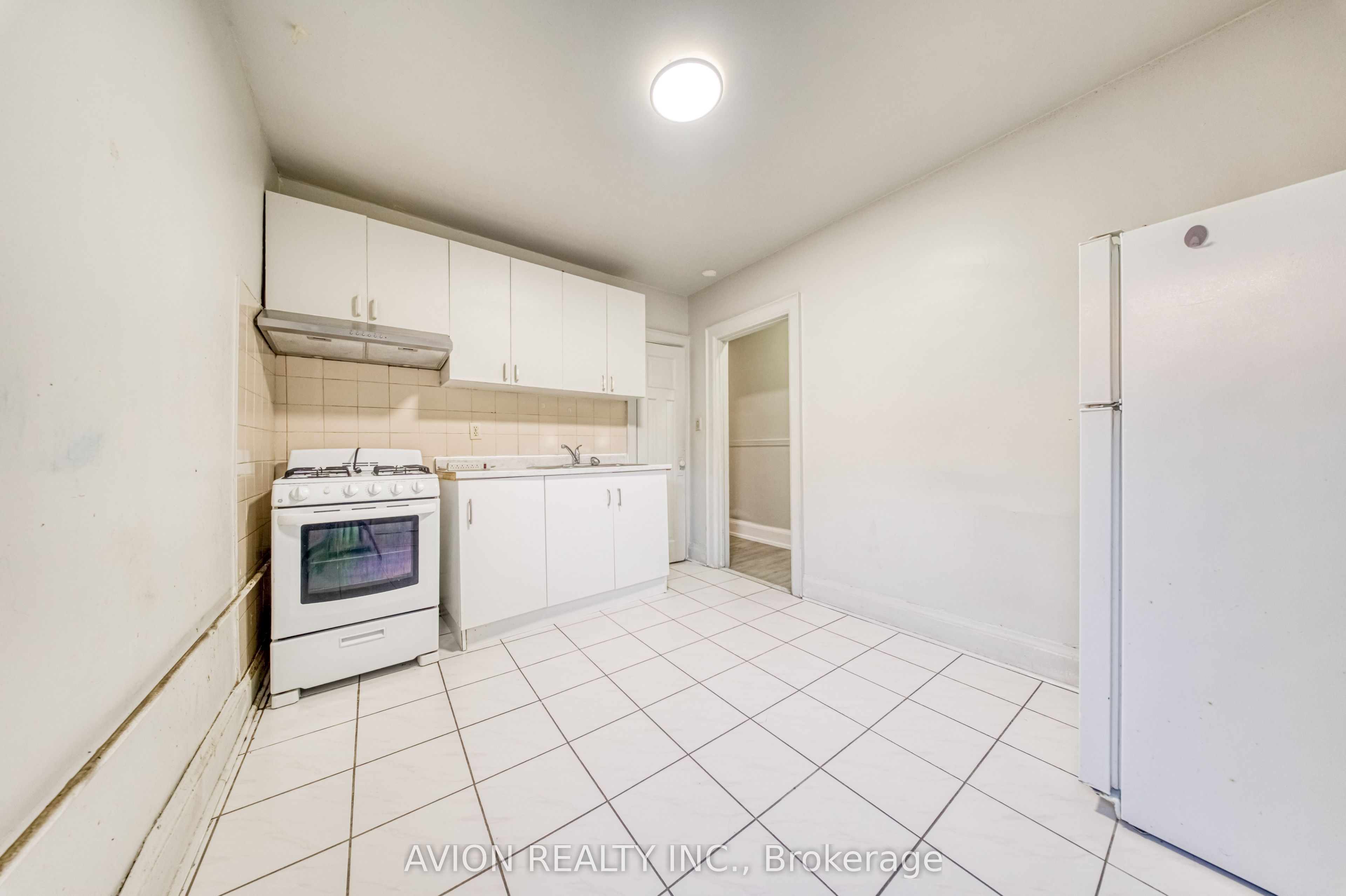 54 Ryerson Avenue Property Photo 18