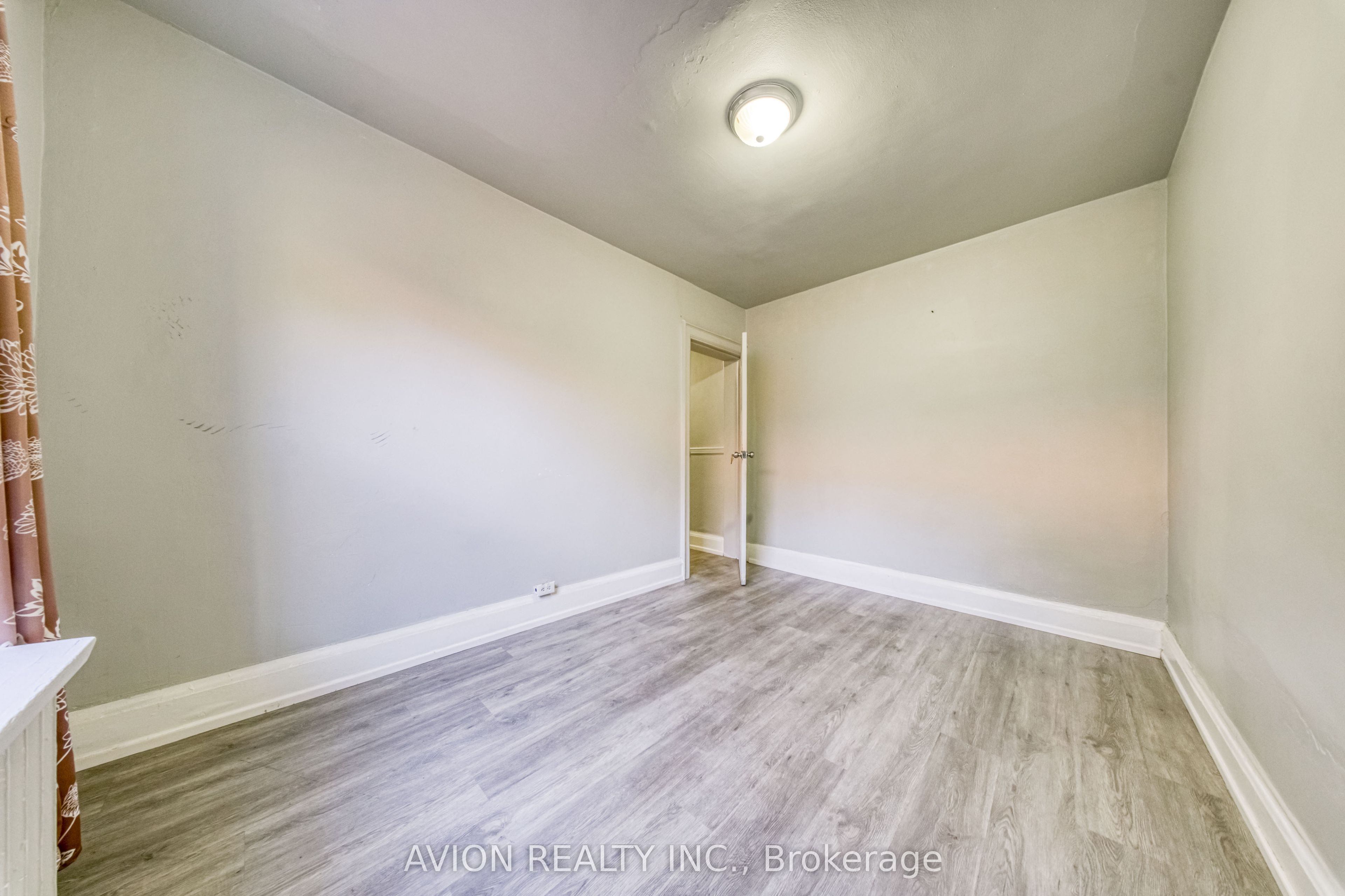 54 Ryerson Avenue Property Photo 20