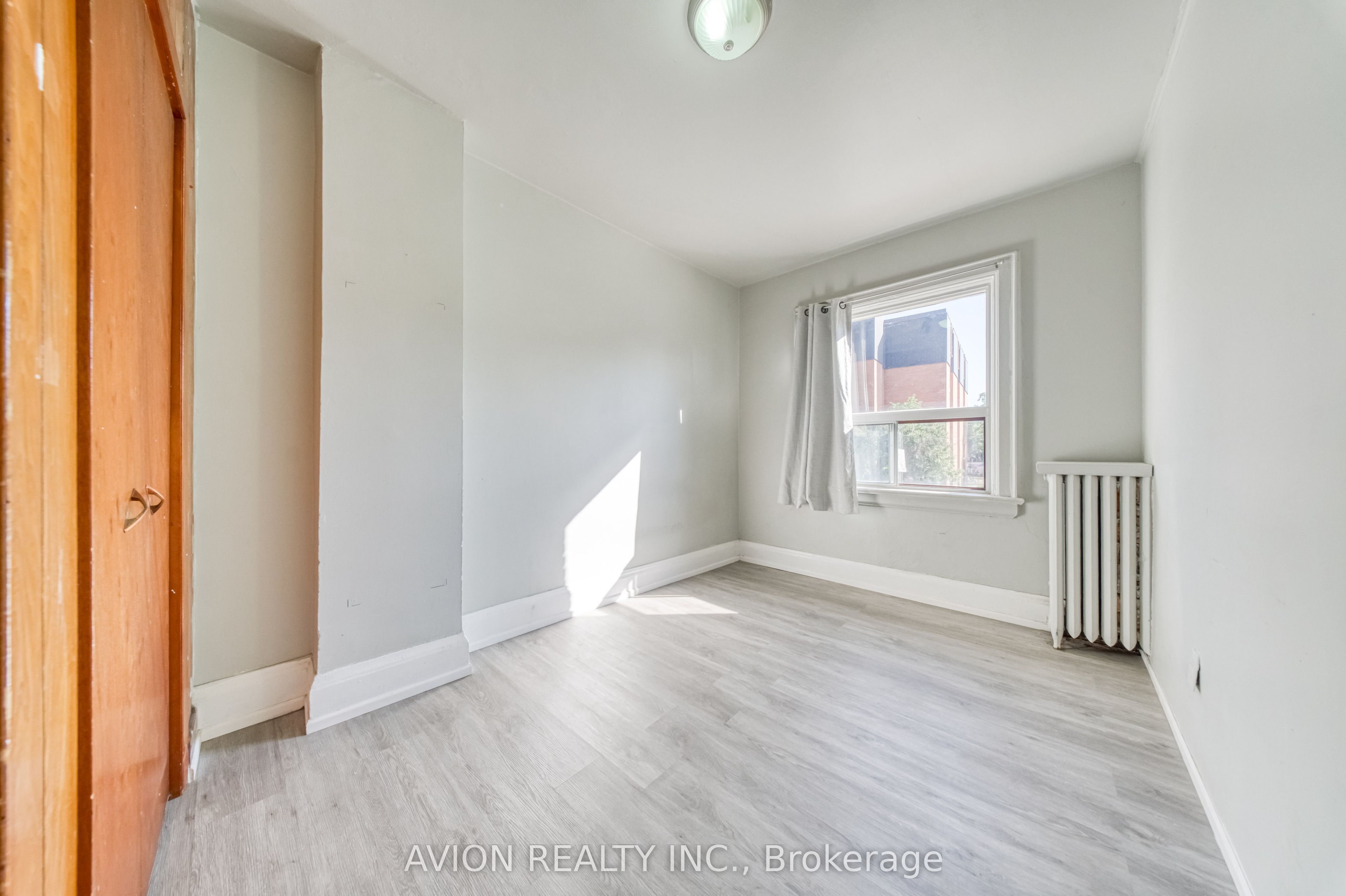 54 Ryerson Avenue Property Photo 23