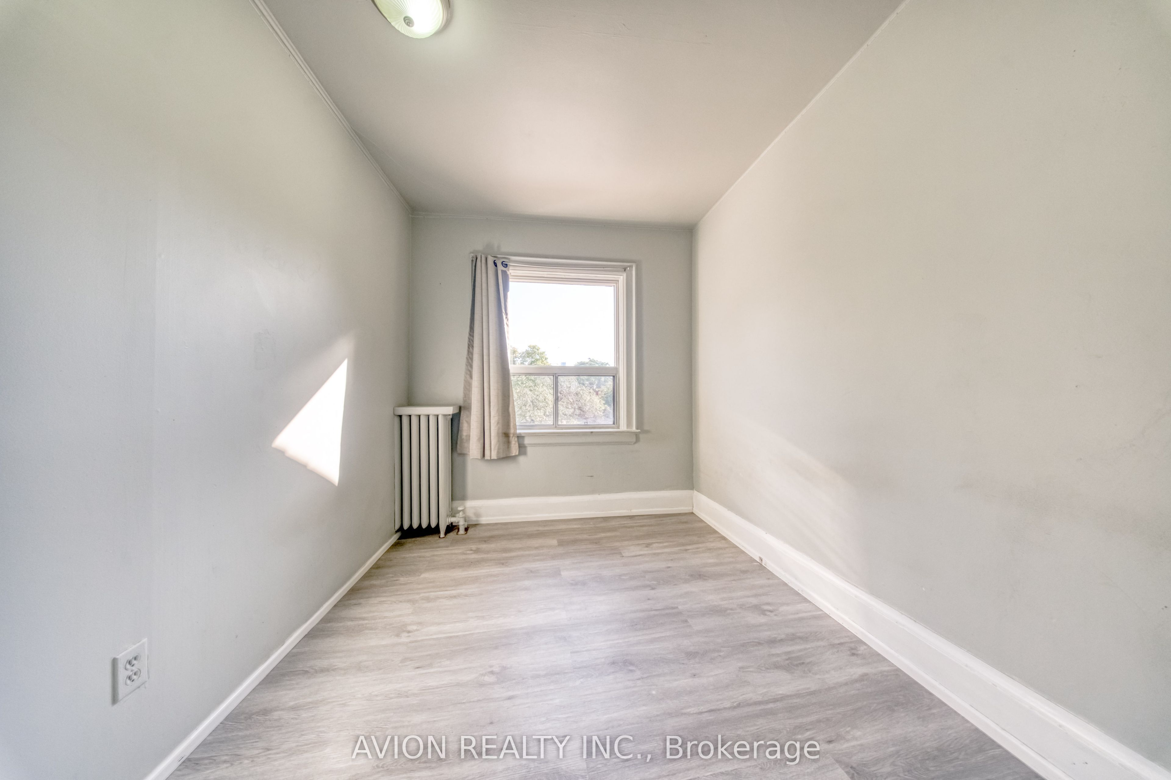 54 Ryerson Avenue Property Photo 25